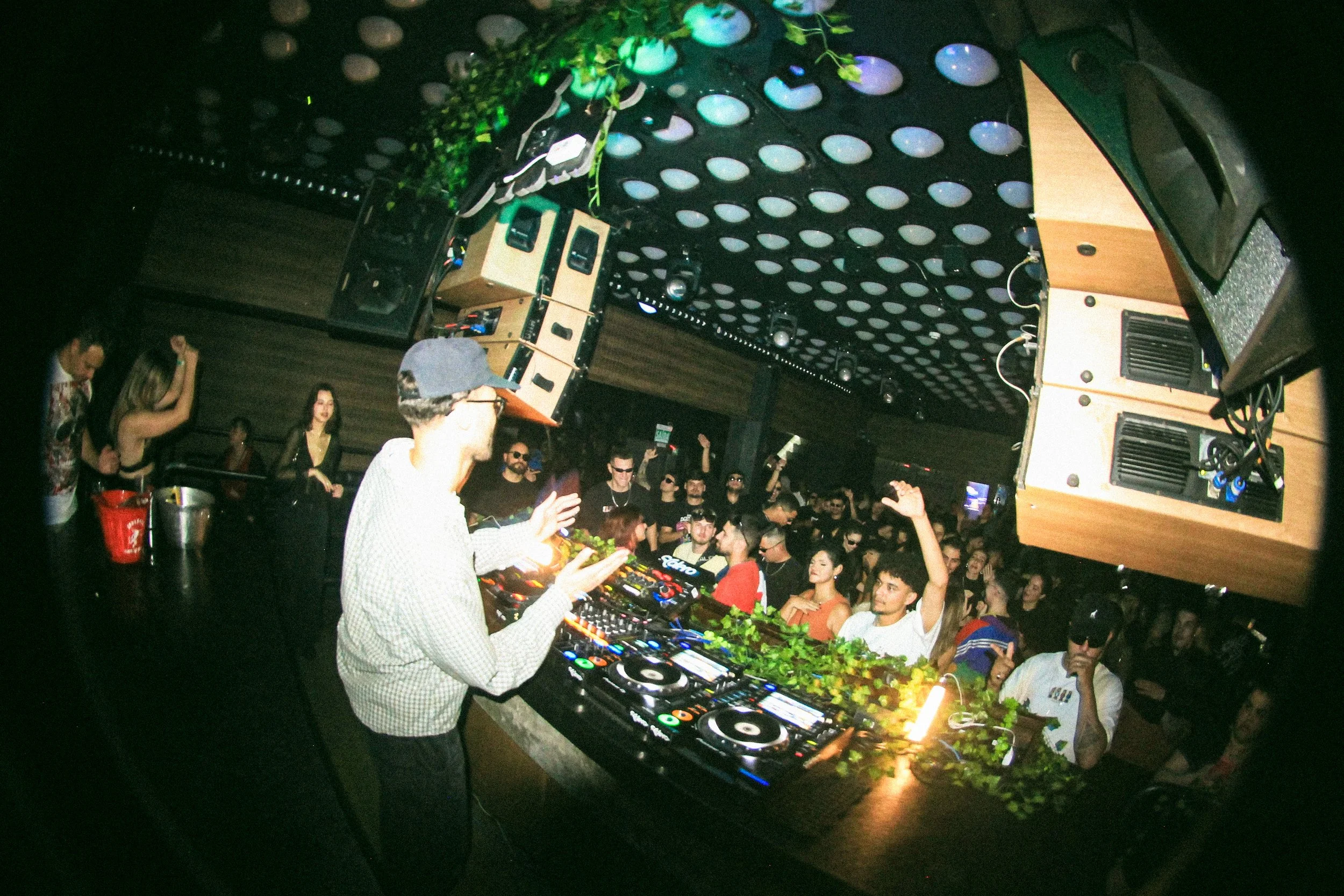 LET BR PLAYING AT CLUB VIBE - PHOTO_001.JPG