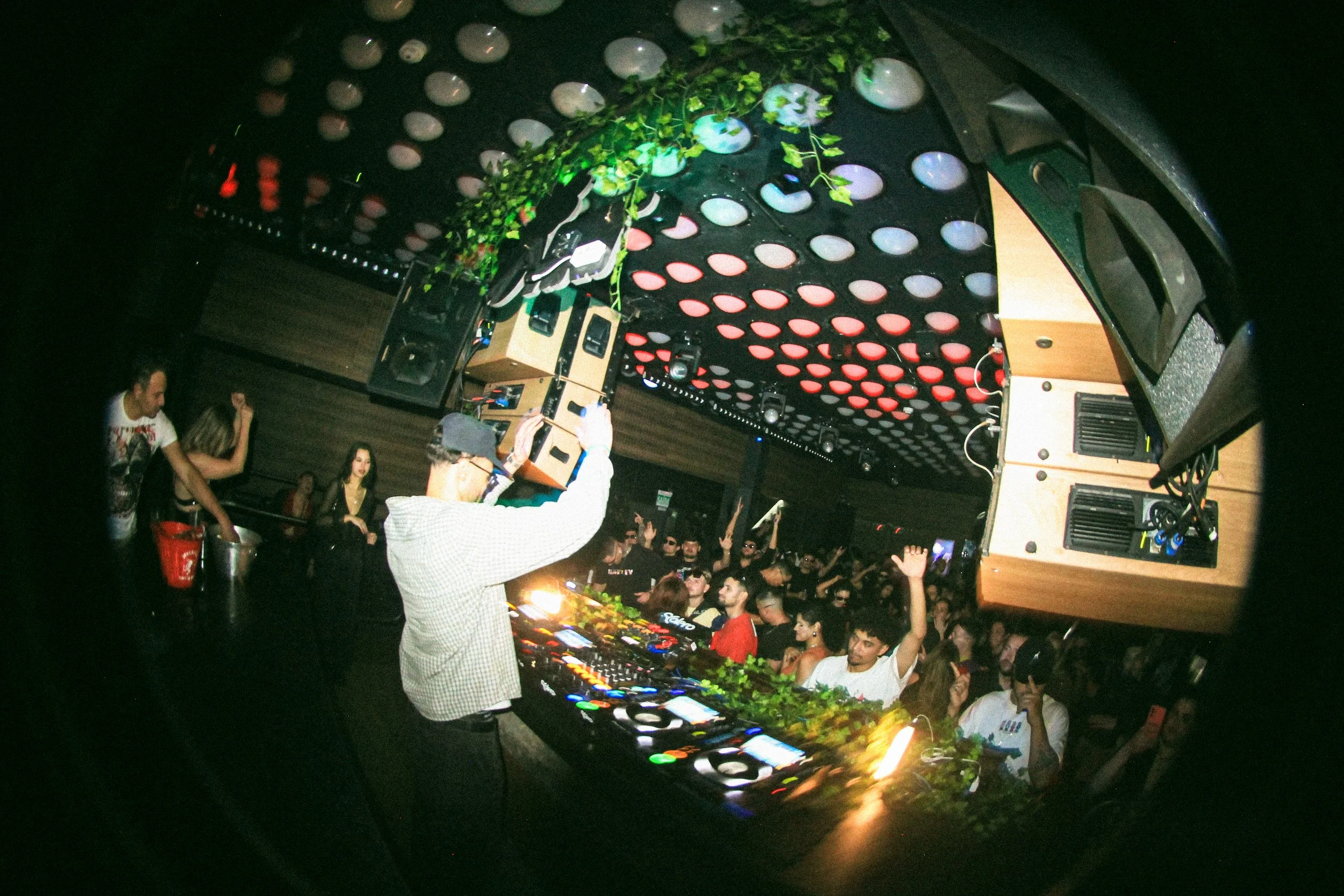 LET BR PLAYING AT CLUB VIBE - PHOTO_002.JPG