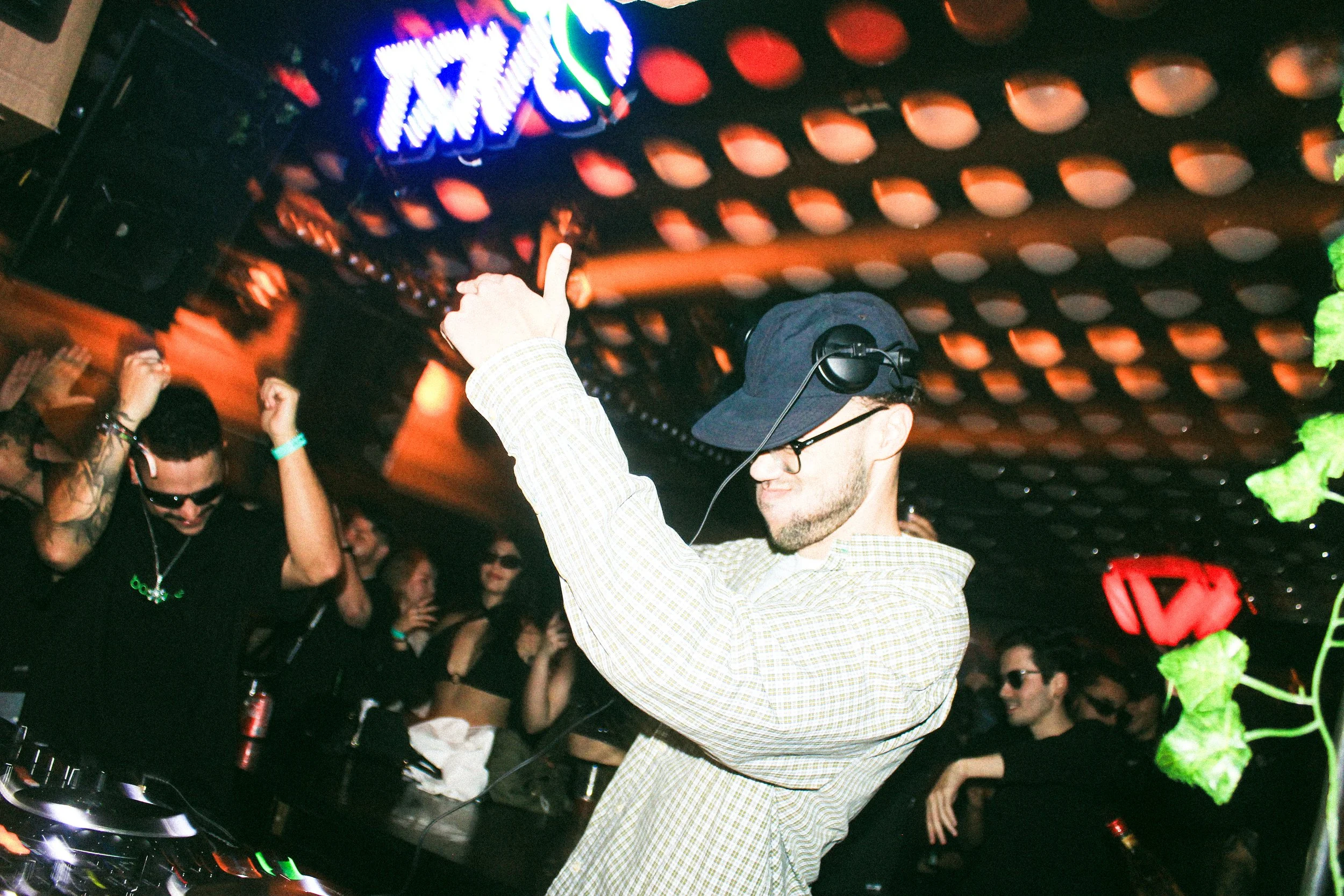 LET BR PLAYING AT CLUB VIBE - PHOTO_009.JPG