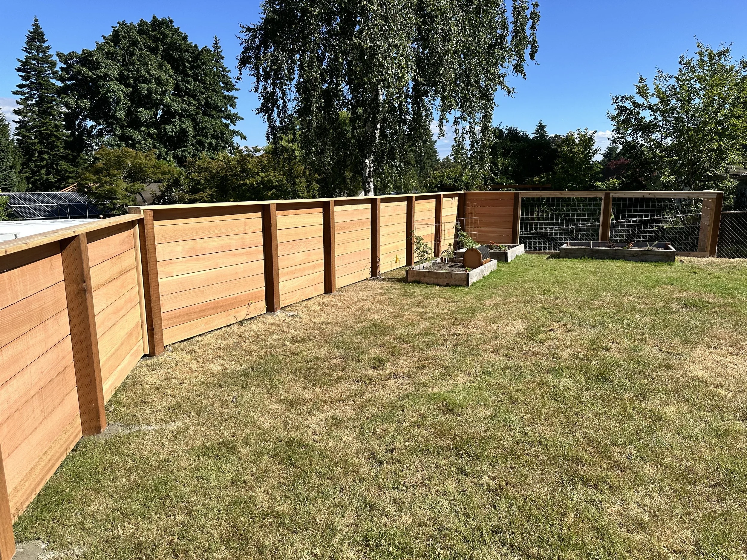 Horizontal Fence with Wire Panels