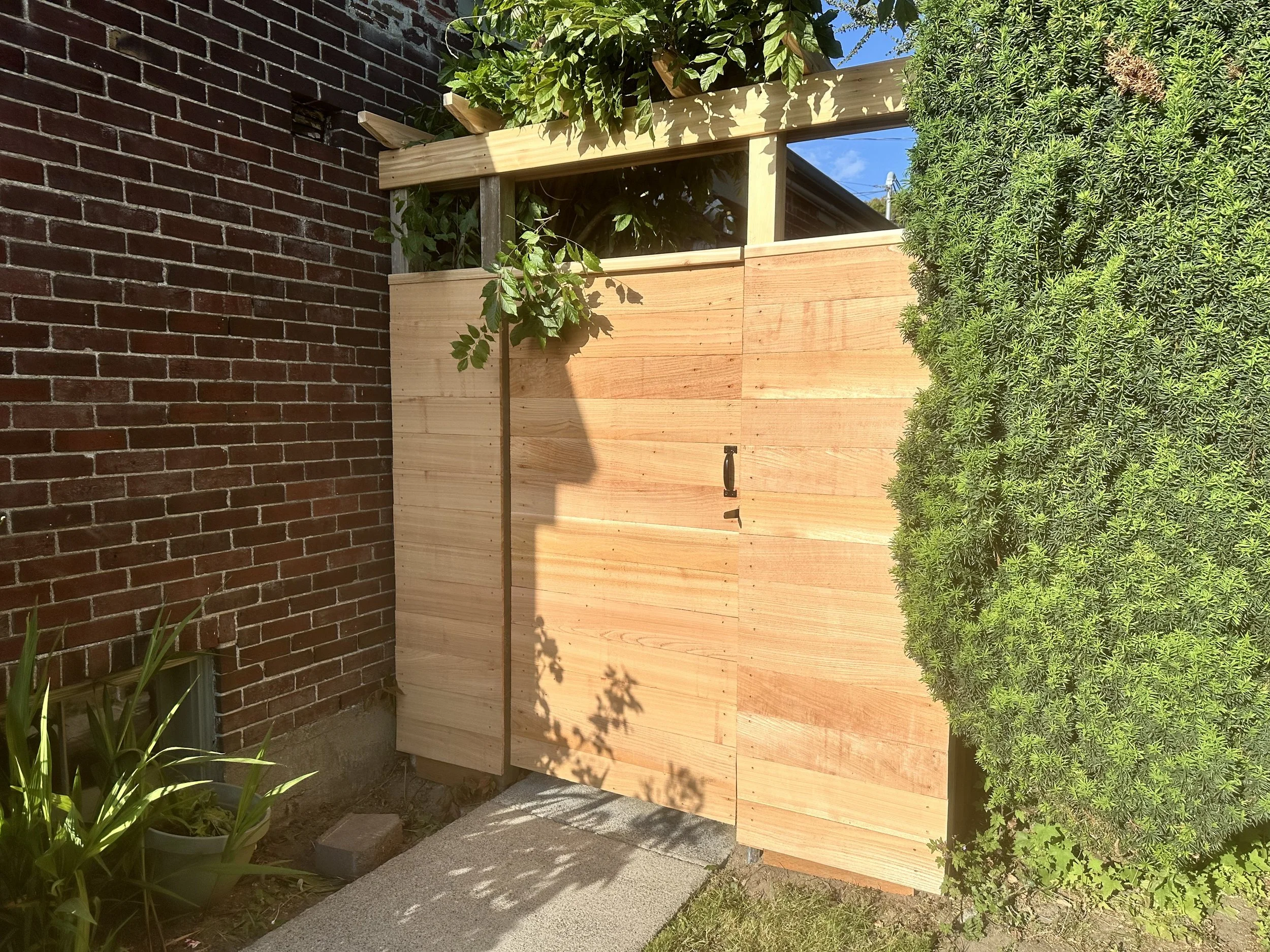 Board-on-Board Horizontal Fence