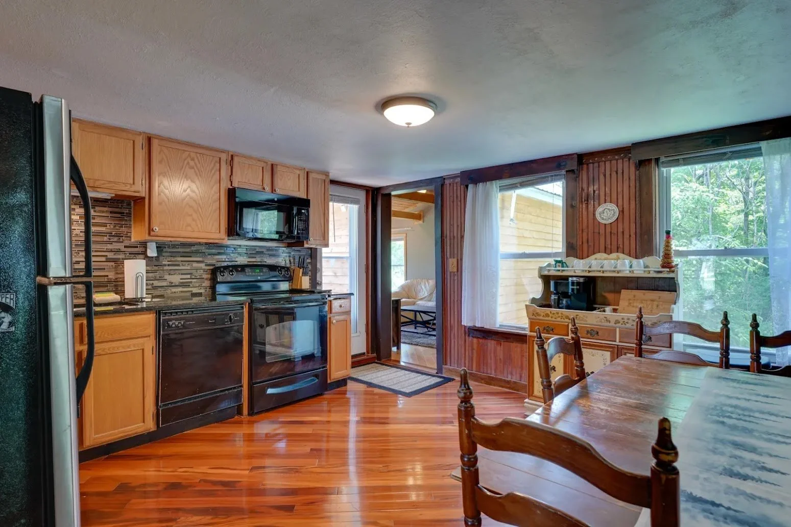 Kitchen (appliances have been upgraded since these photos)