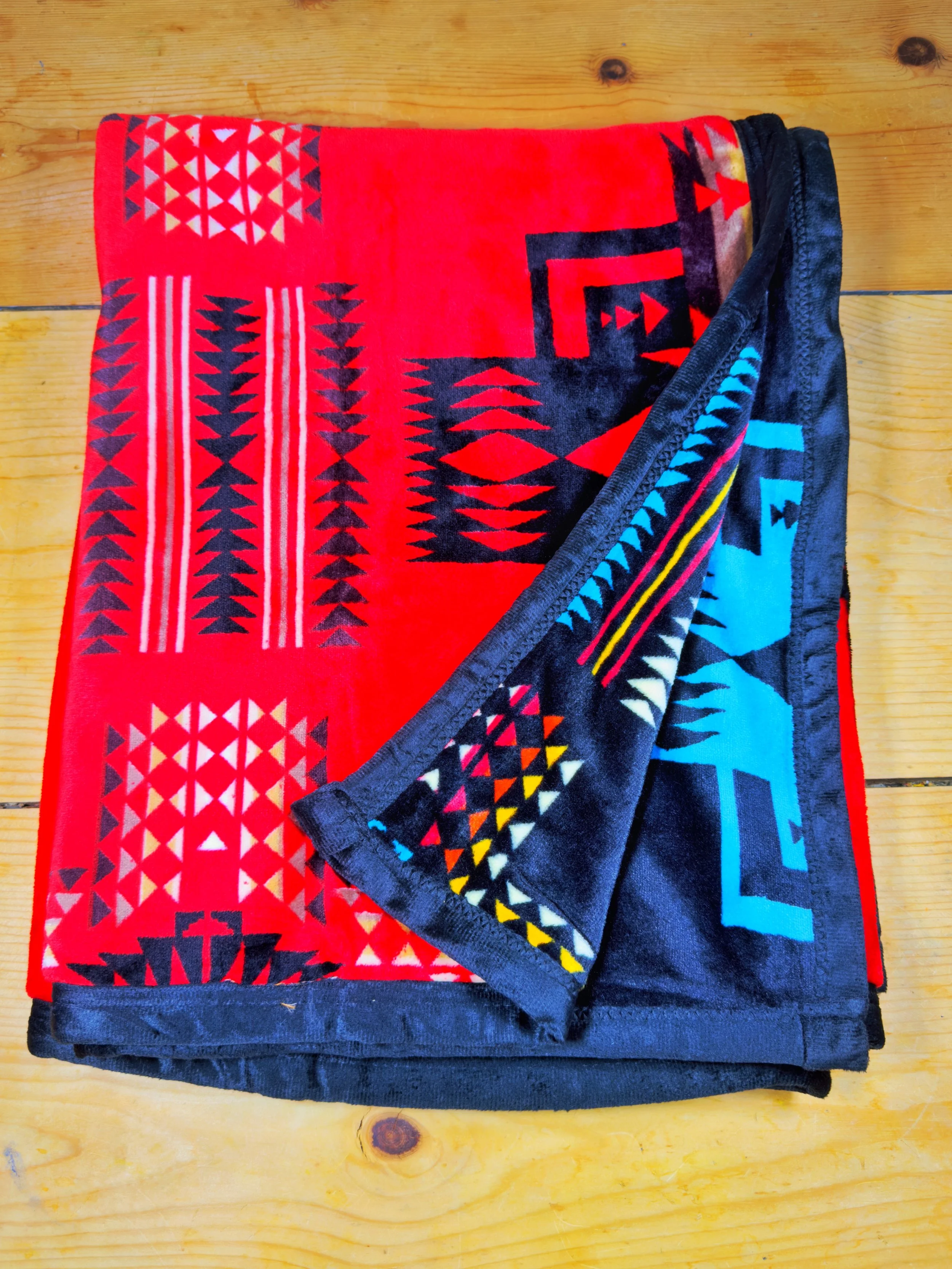 Patterened Fleece Blanket - Candy Red