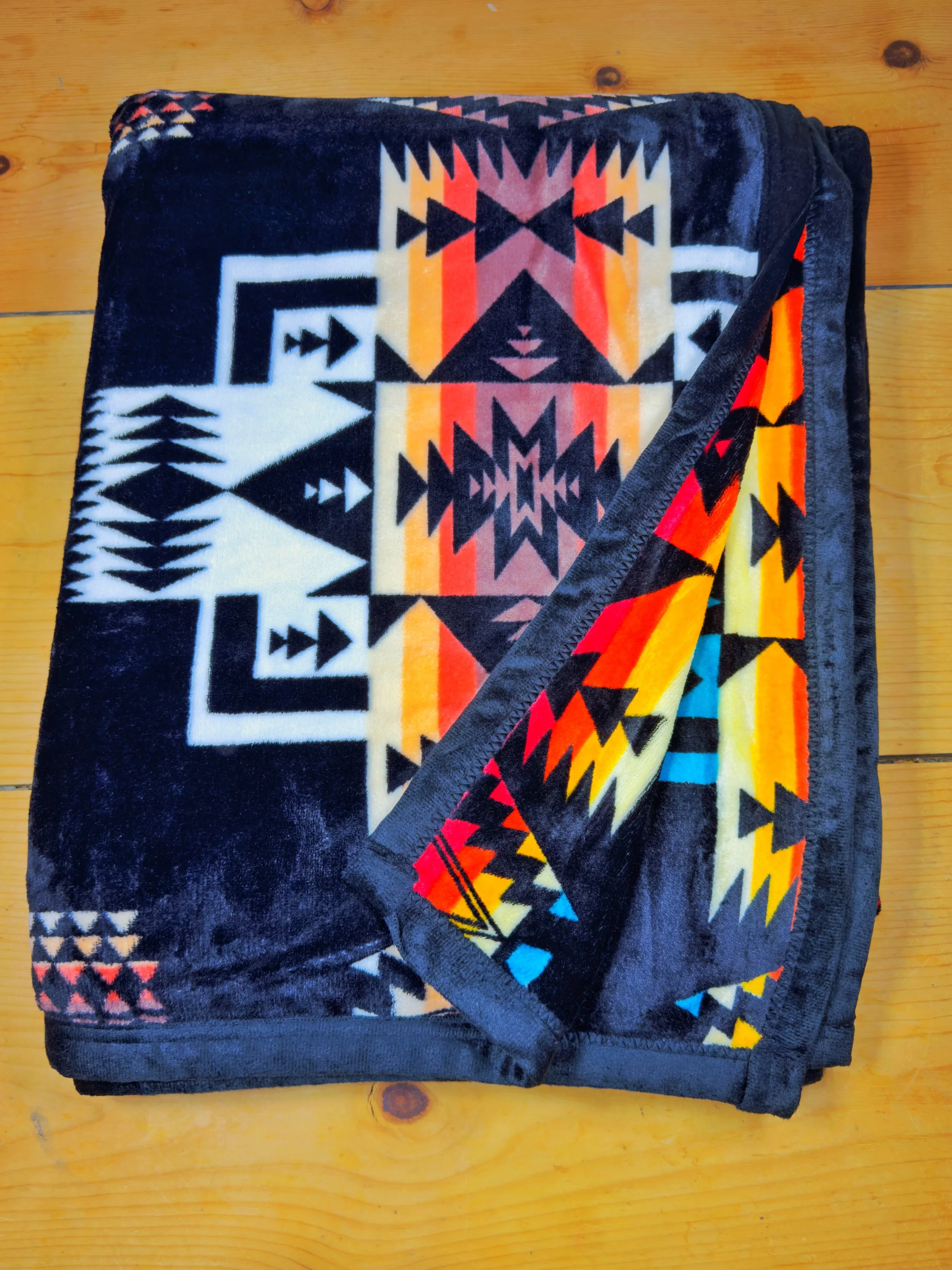 Patterned Fleece Blanket - Charcoal Black