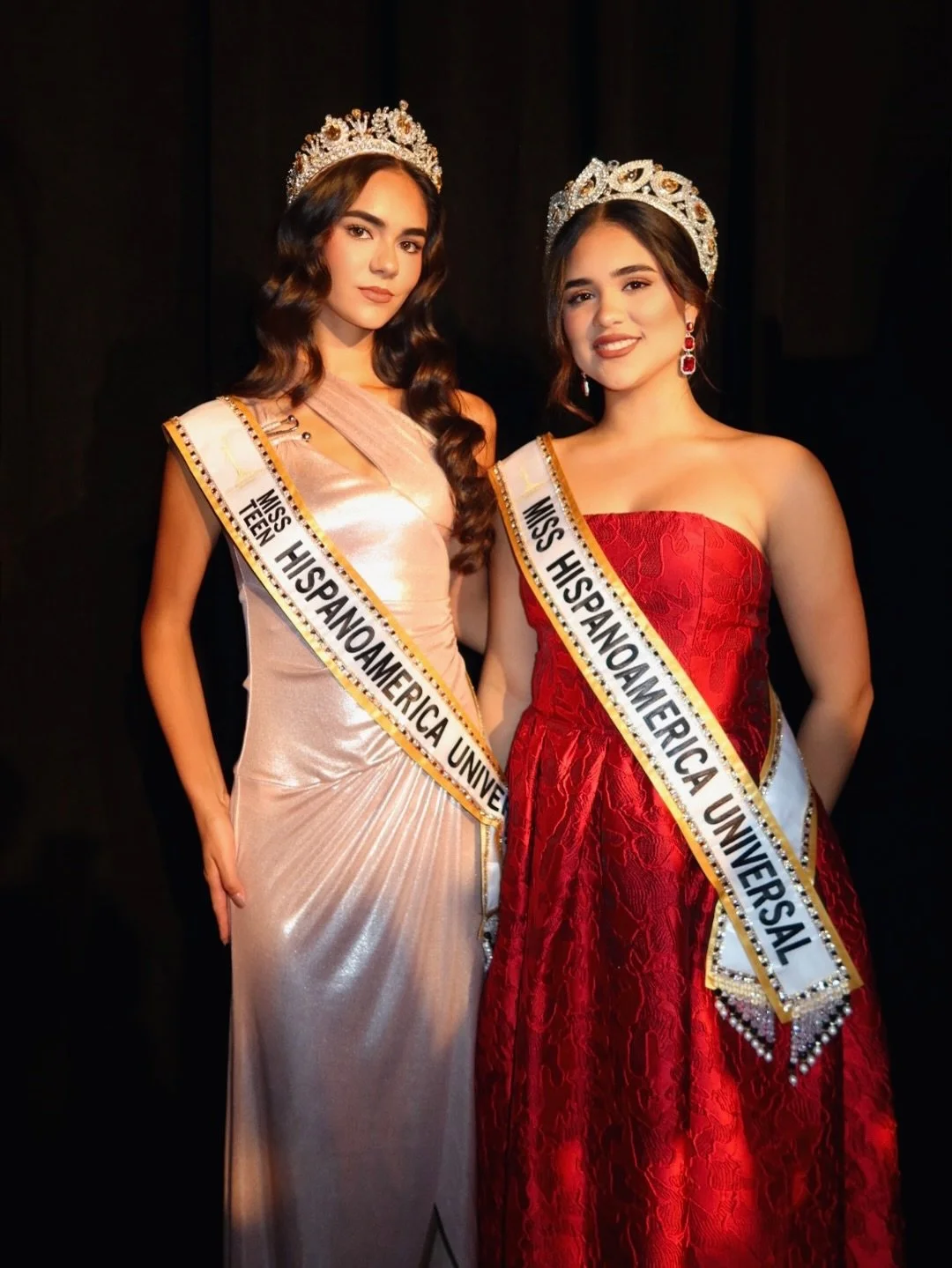 Una noche llena de belleza y glamour @milena_arteta @anasilva.16_ 

Rodeadas de reinas @misshispanic @xo.dana_ @ale_alegre 

#mhu #miamipageant #misshispanoam&eacute;ricauniversal