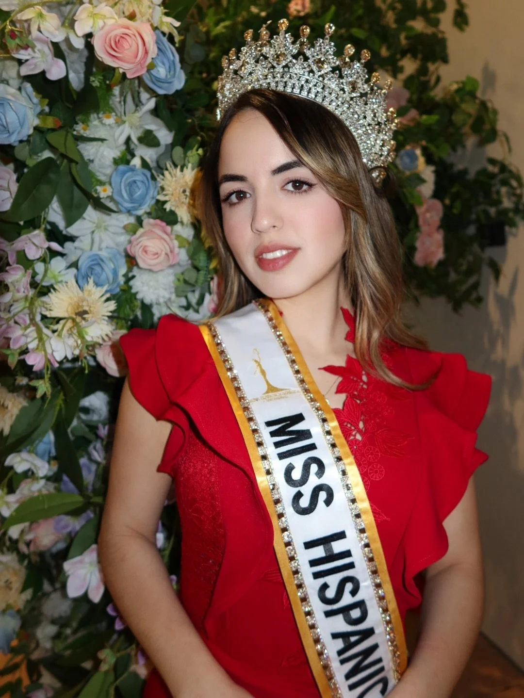 Ser mujer es transformarse&hellip; y a&uacute;n as&iacute;, seguir floreciendo🌺

@misshispanoamericauniversal 
#mhu #misshispanoamericauniversal