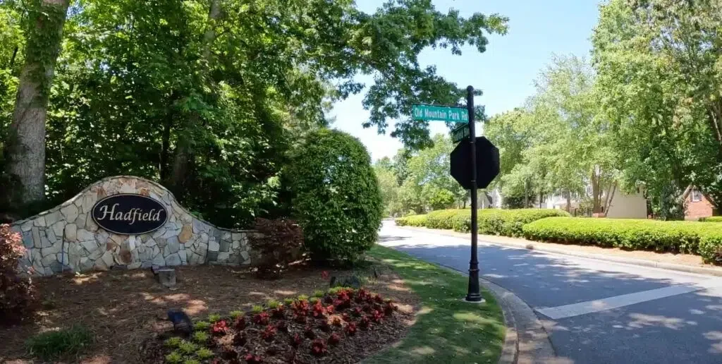 neighborhood entrance in roswell ga