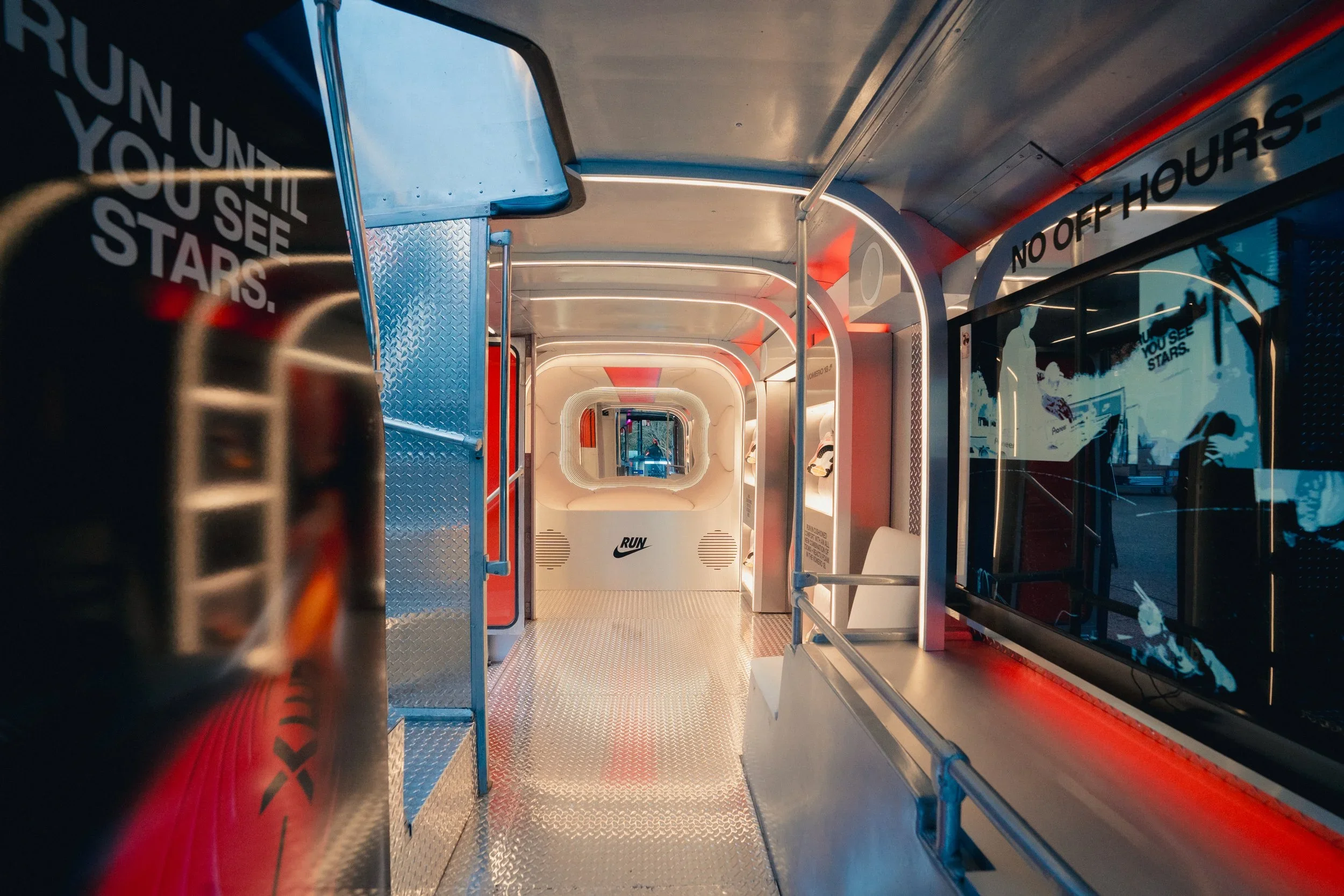 250124_NIKE6370_NWRSTourBus_5_PI.webp