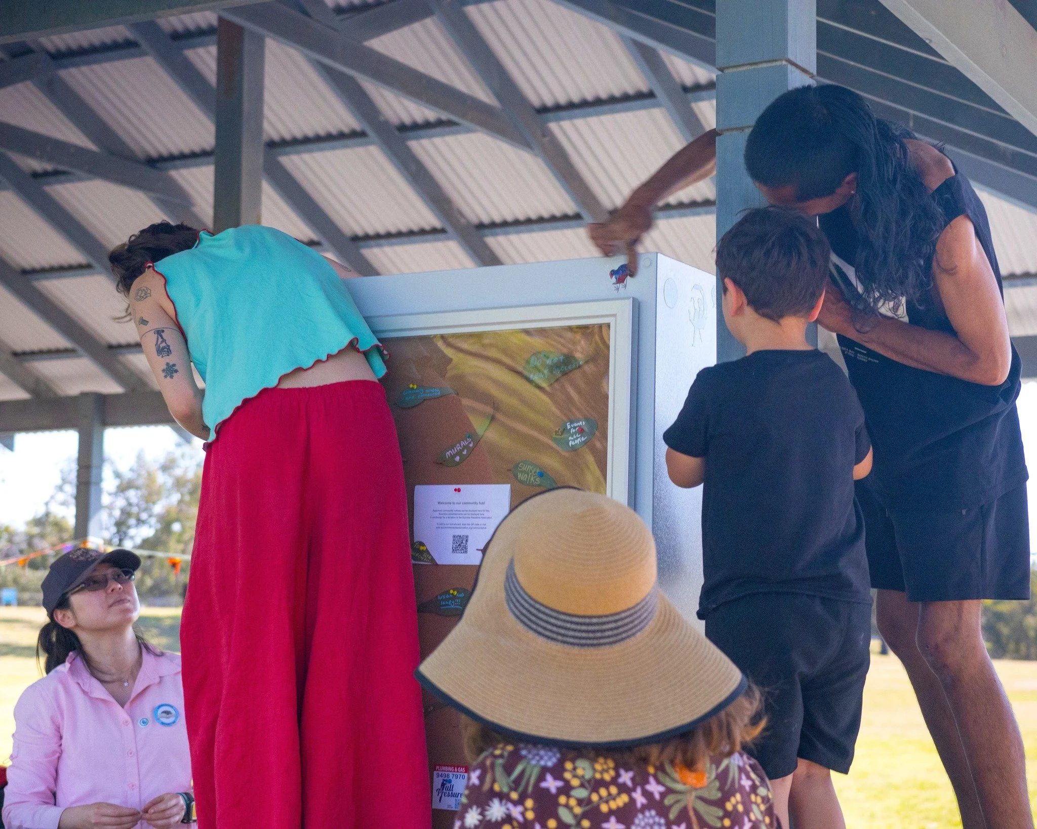 It takes a village to dream big! 💭🌱🤲
Have you seen the community vision board at Jan Hammond yet? 
Once these leaves have been up for a while, we'll be using this noticeboard as a space to share local notices and advertise local businessness! 
🔜I