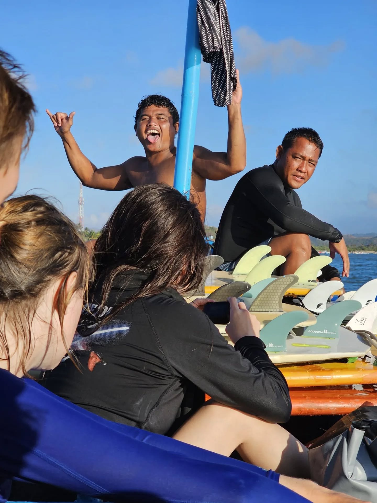 Cheered up after a nice surfing session 🤘🏄🏽&zwj;♂️

📍Gerupuk | Lombok