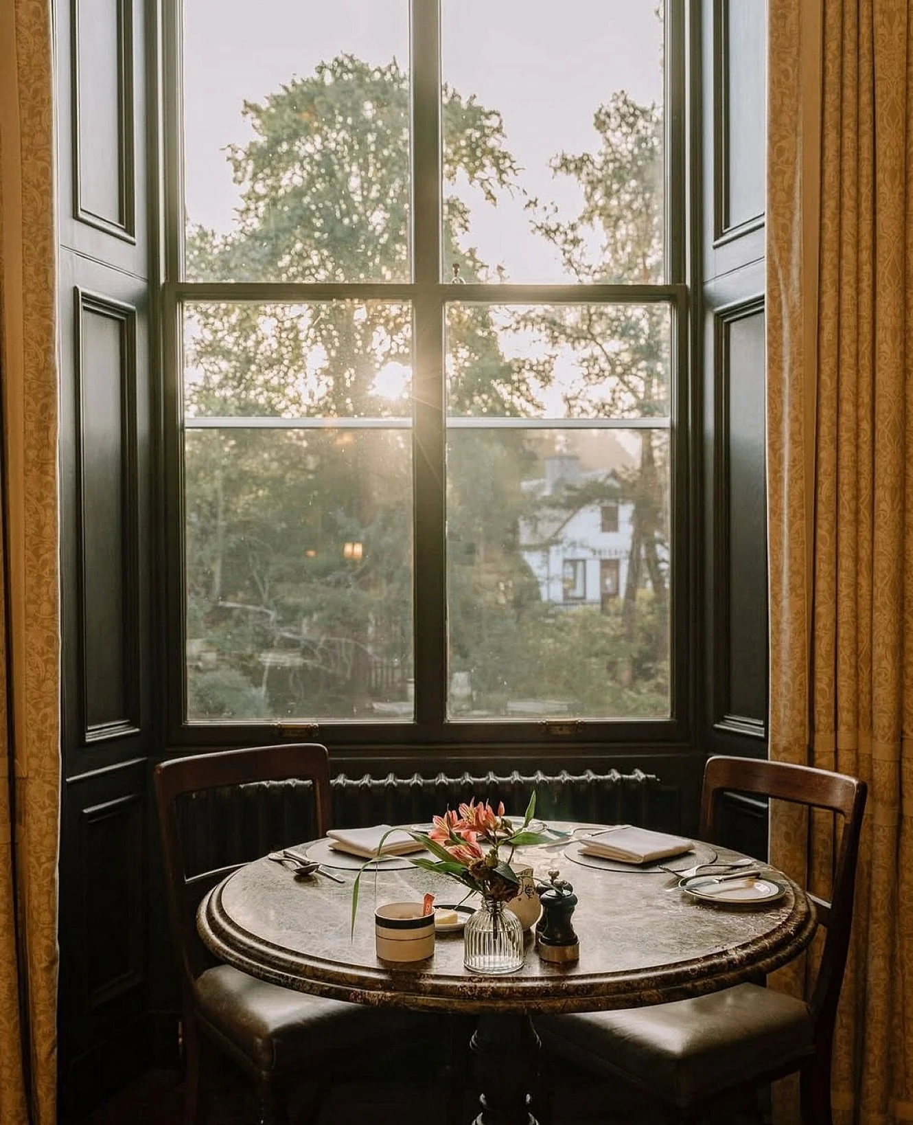 Reposting this stunning capture from @thefifearms as we count down to our stay in the Scottish Highlands. We can’t wait to experience it firsthand and share every exquisite detail with you. 🍁 ⛰️ 
#TheFifeArms #LuxuryInTheHighlands #ScottishHi