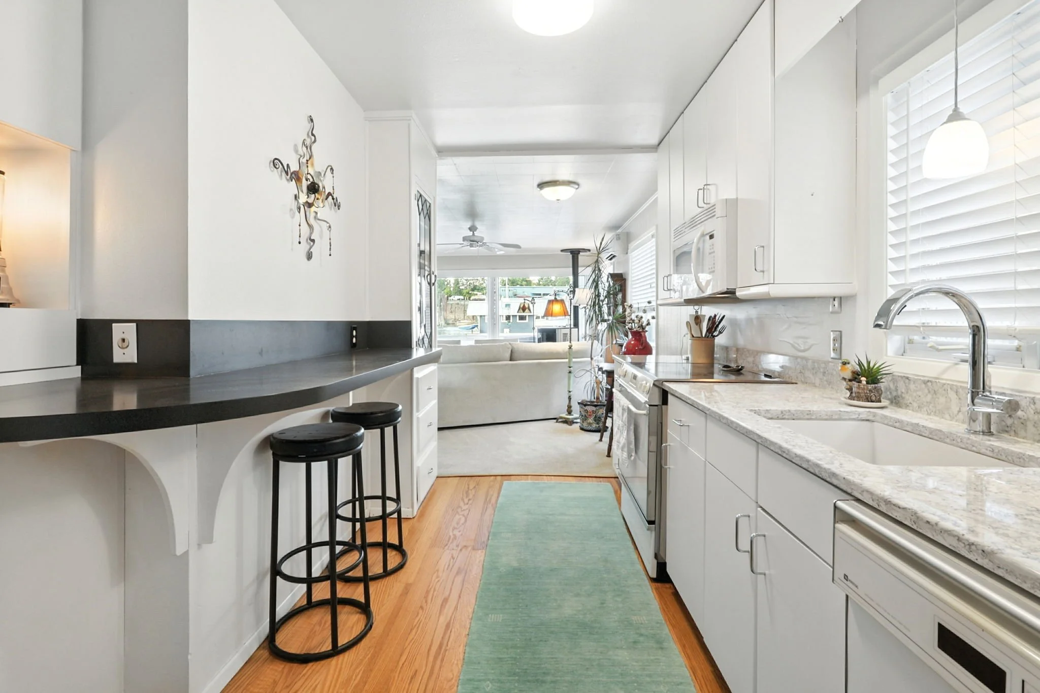 11-web-or-mls-Address Here-10.jpg