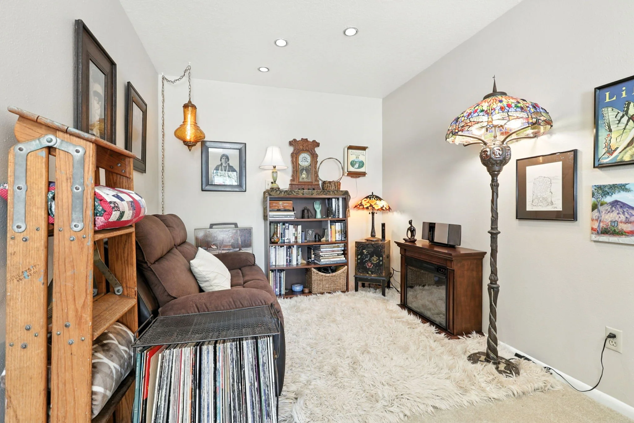25-web-or-mls-Address Here-24.jpg