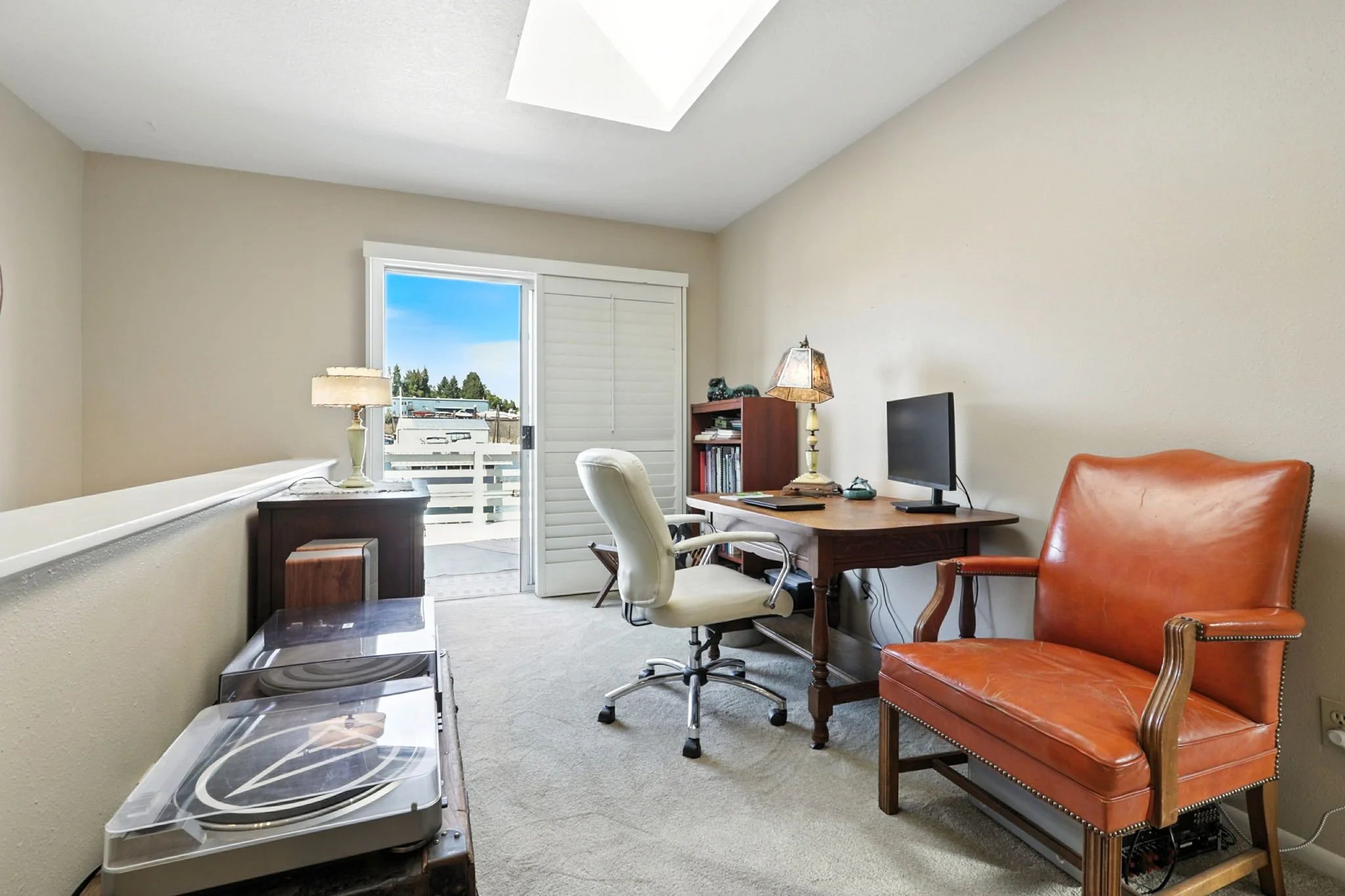 26-web-or-mls-Address Here-25.jpg