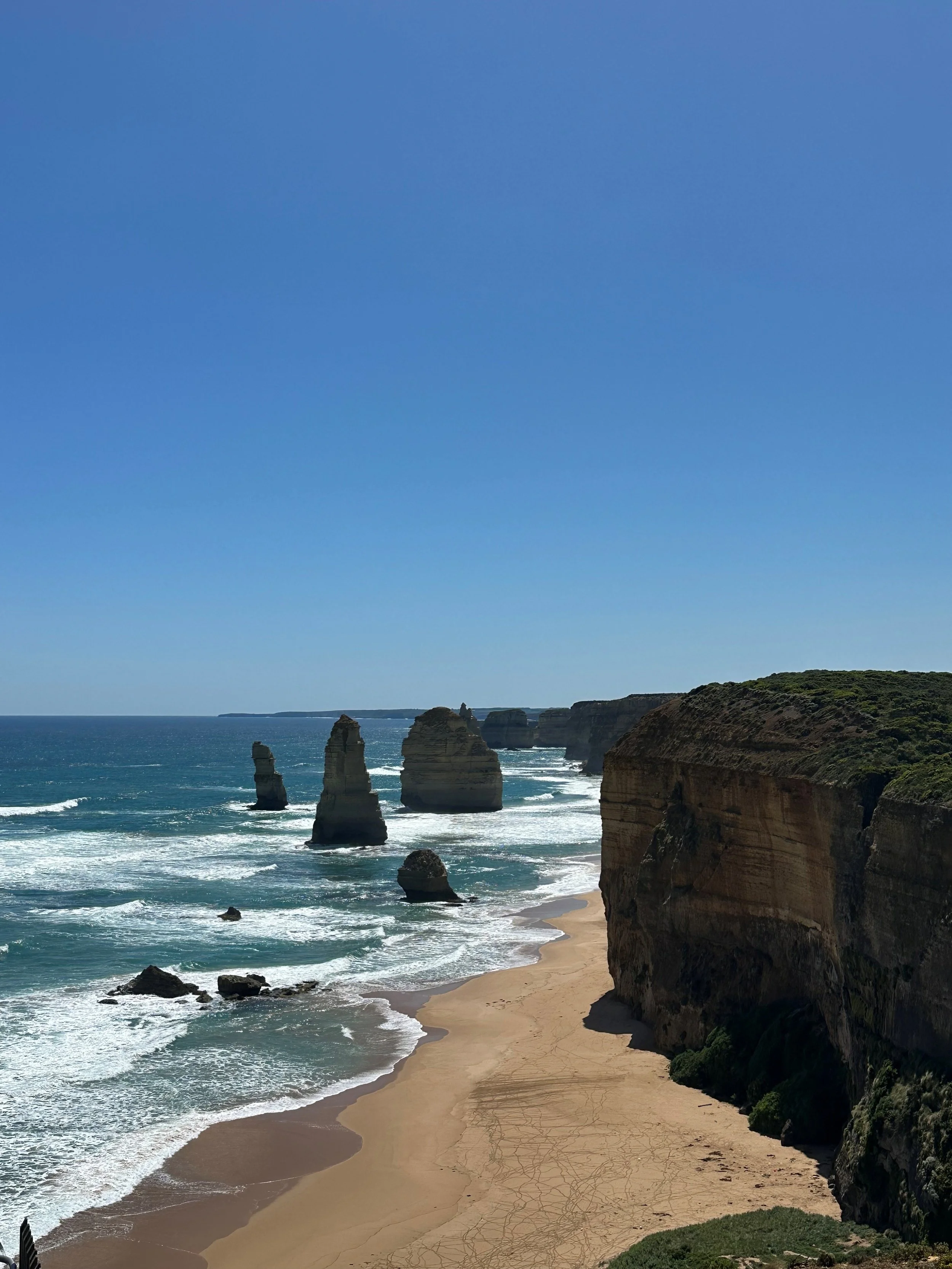 🌊 Surf, Road Trip & Coastal Dreams — The Great Ocean Road Experience 🌅