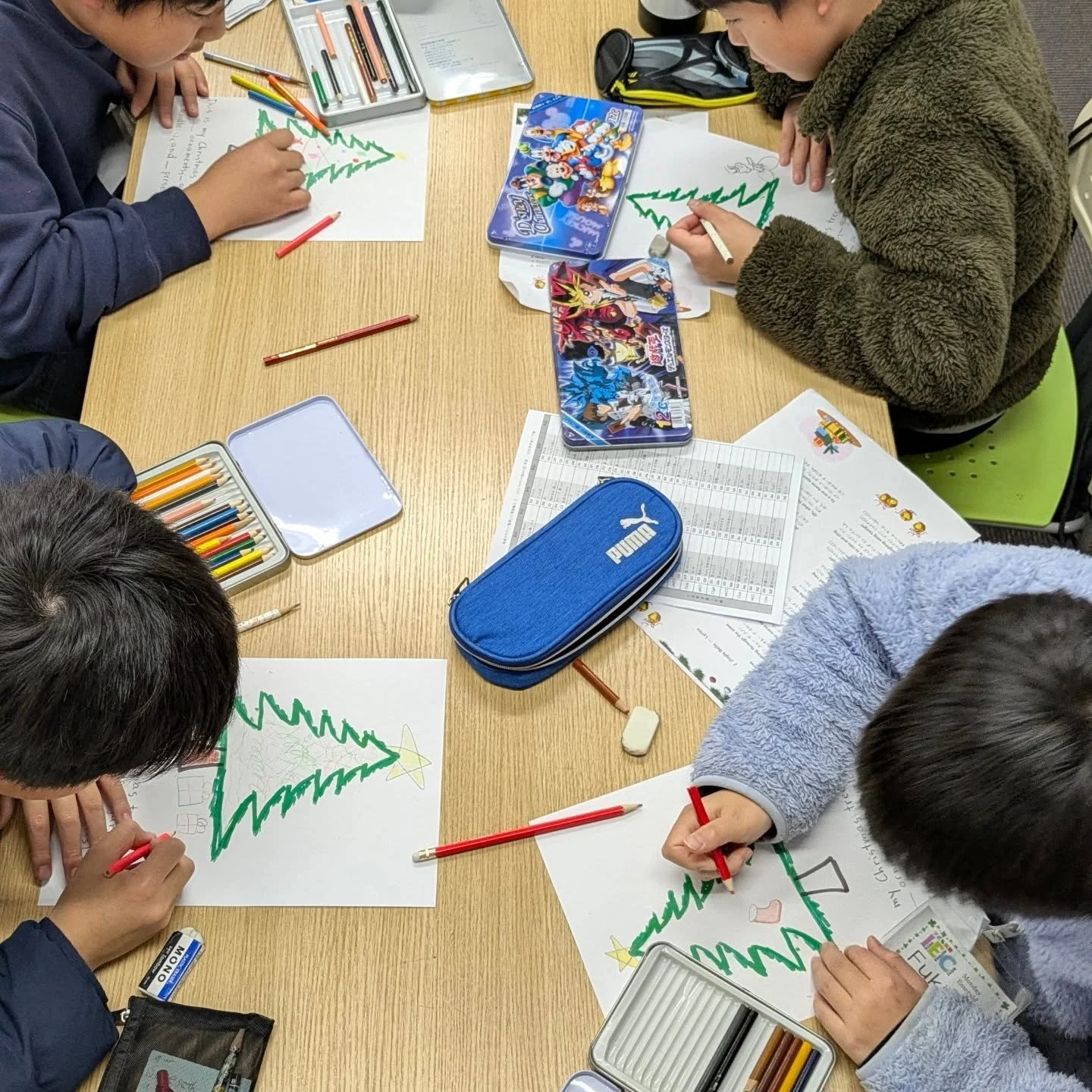 🎄クリスマスパーティーまで、あと少し！🎅✨
みんな、もうクリスマス気分になってきたかな？🎶

単語検定の勉強も忘れずに📚💪
今年1年のがんばりを、ぜひ見せてください！

サンタさんからプレゼントはもらえるかな？🎁😆
当日を楽しみにしています！

#IEC #英語教室 #子ども英会話 #クリスマス #クリスマスパーティー #単語検定 #英語学習 #1年の成果 #サンタさん #英語のある生活 #刈谷  #楽しく英語