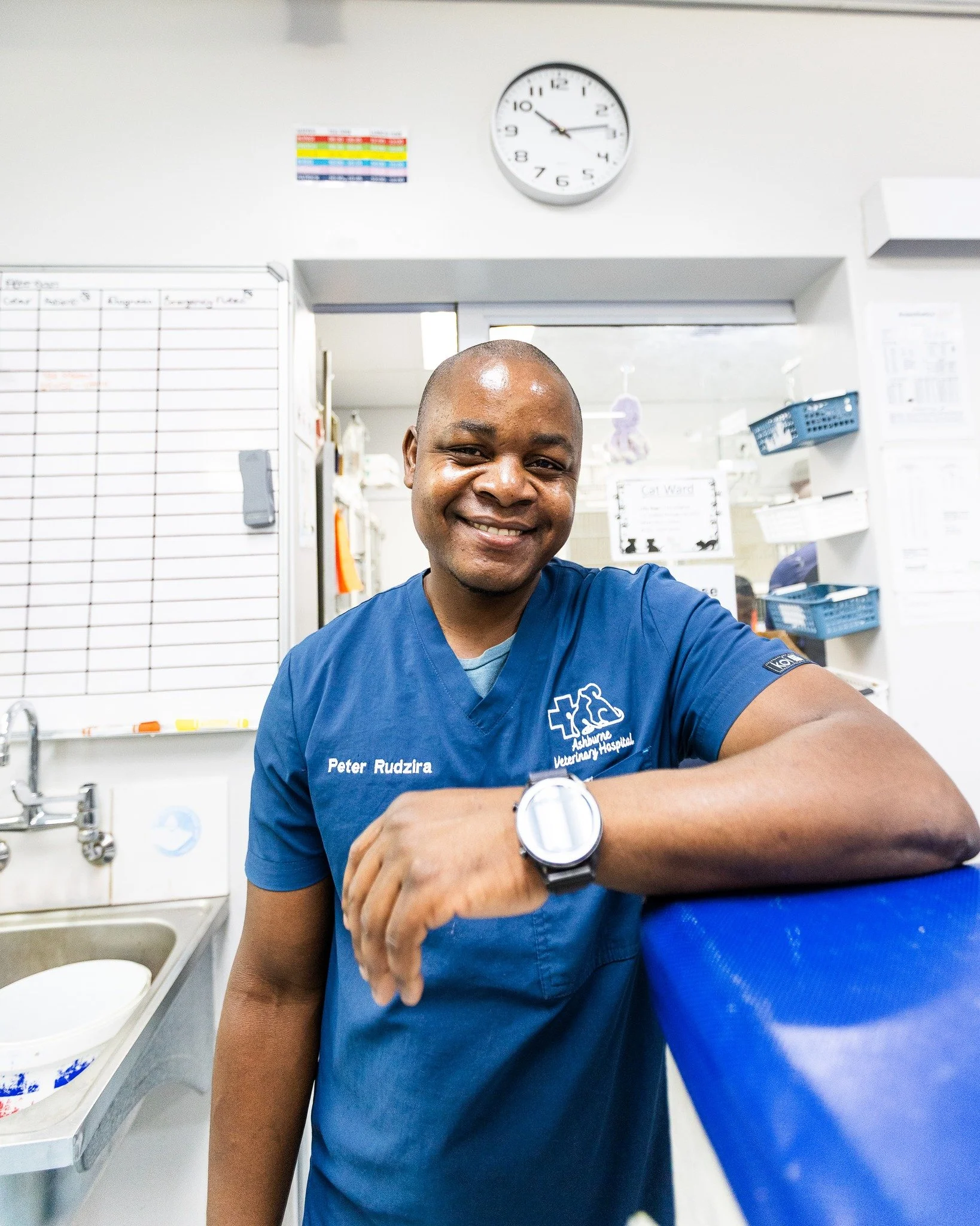 A familiar face and a friendly smile 😊 Many of you will recognise Peter, always ready to help pets and people alike.

#ashburnevet #durban #umhlanga #southafrica #veterinary