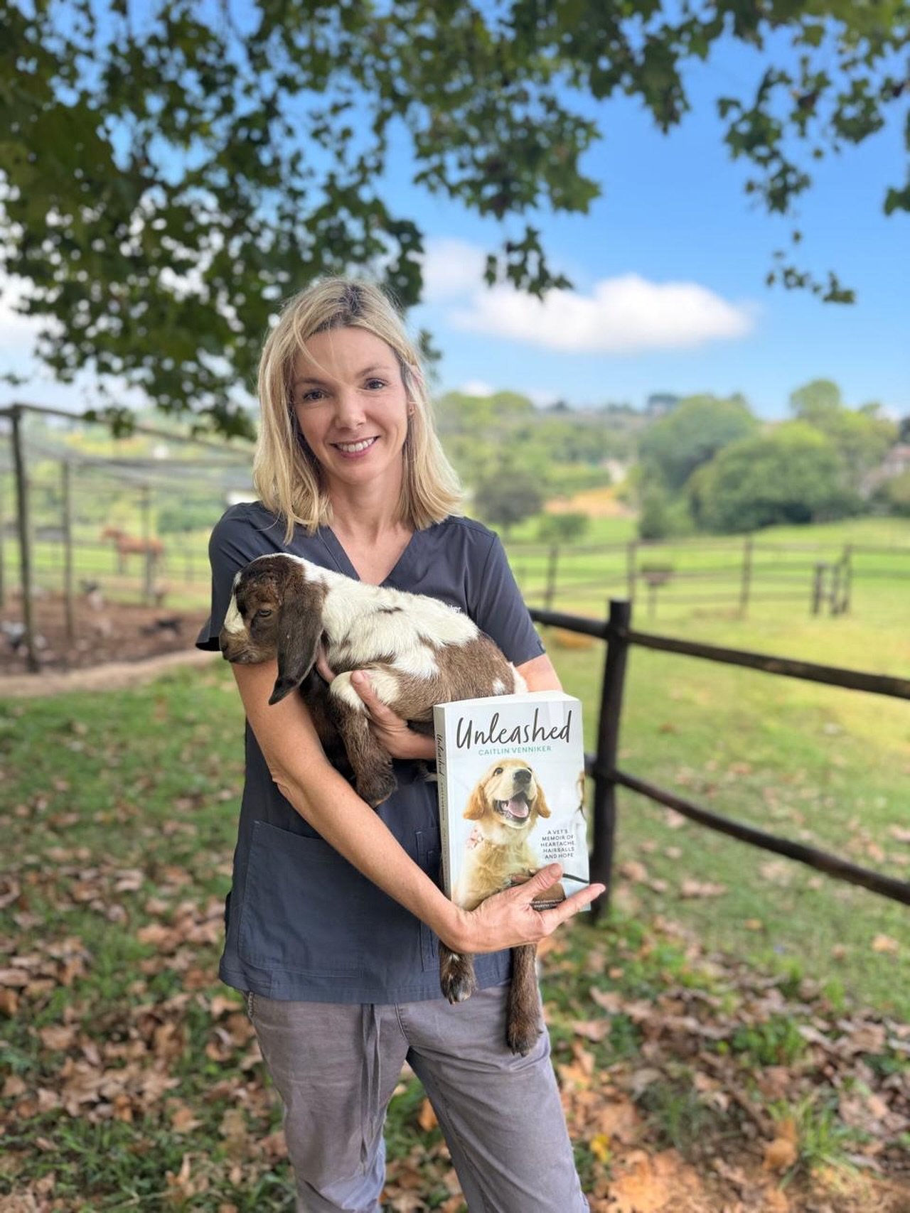 A familiar face, and friend of the hospital just launched her first book! If you are interested in getting a behind-the-scenes view of veterinary you can find Dr Caity&rsquo;s book on takealot.

#ashburnevet #durban #umhlanga #southafrica #vetbrands