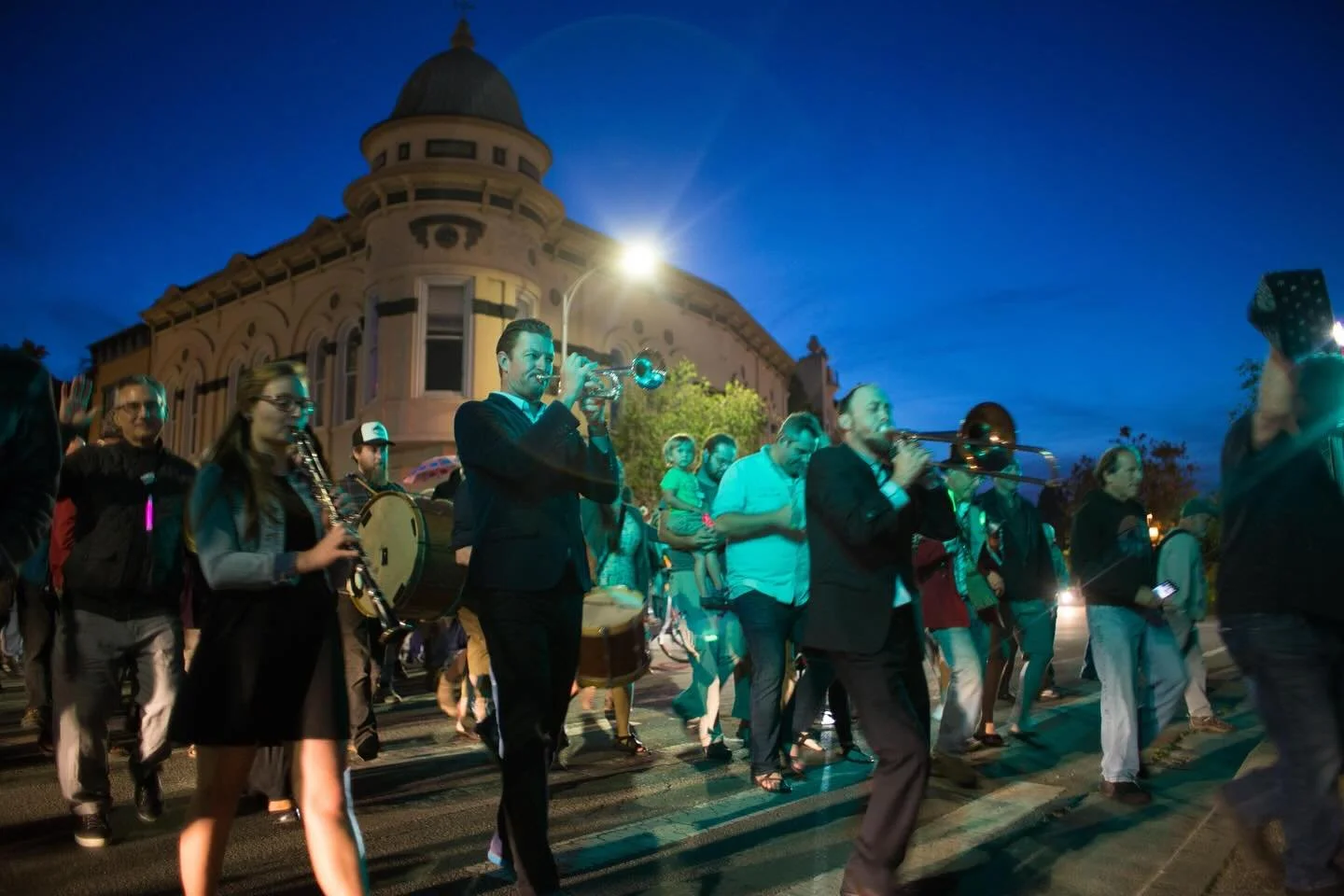 When everyone is playing the same music and marching in the same direction it&rsquo;s a kind of magic.

In real life bringing diverse stakeholders together around any idea can be a near impossible challenge.

Big Creative Consulting works with you to