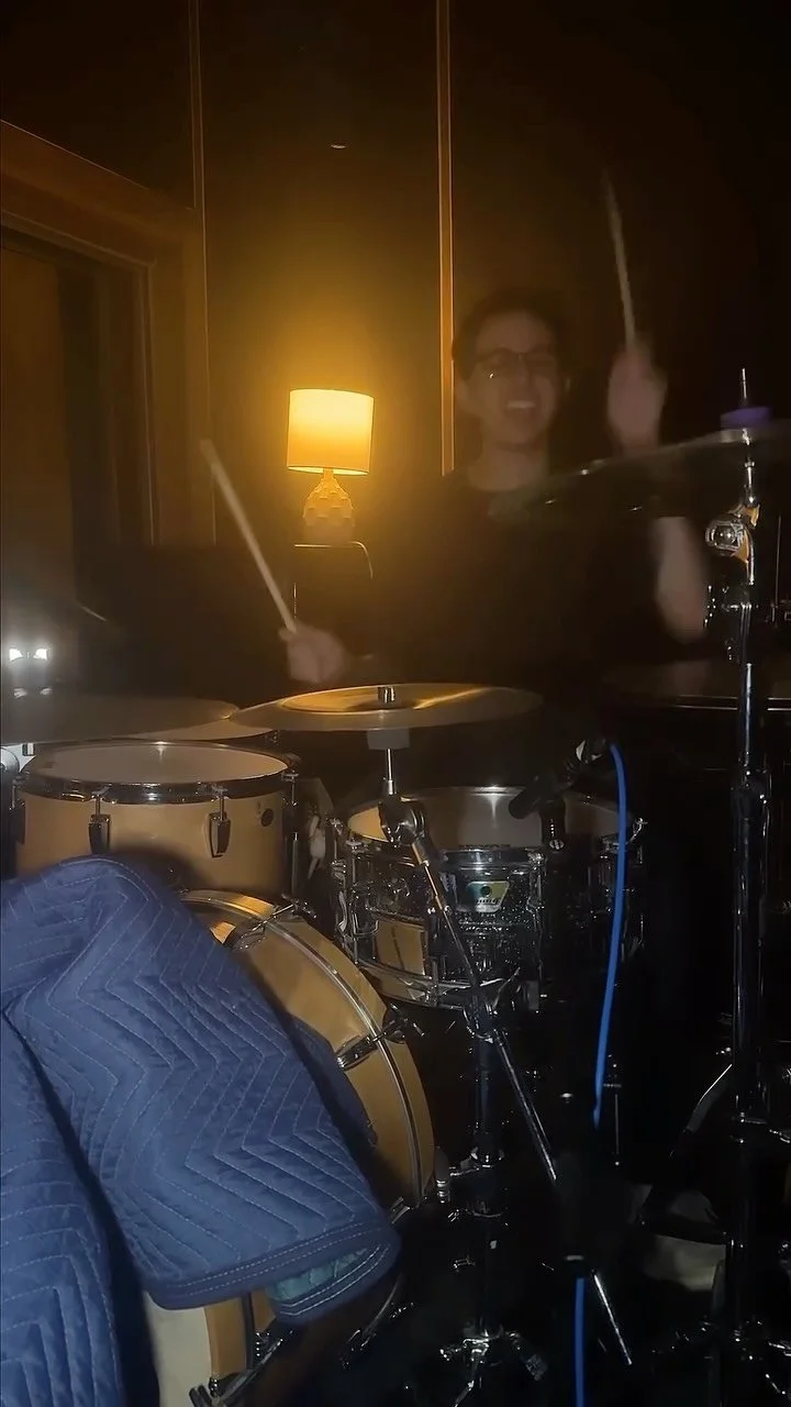 tryna do my best @anilramgotra impression. this tune off of our upcoming album is called MISTCODED, and it’s dedicated to tokito cause he’s the goat 🗡️
🎥: @anilramgotra
#drums #drummer #drumming #sabian #sabianhhx #hhxcymbals #drumrec