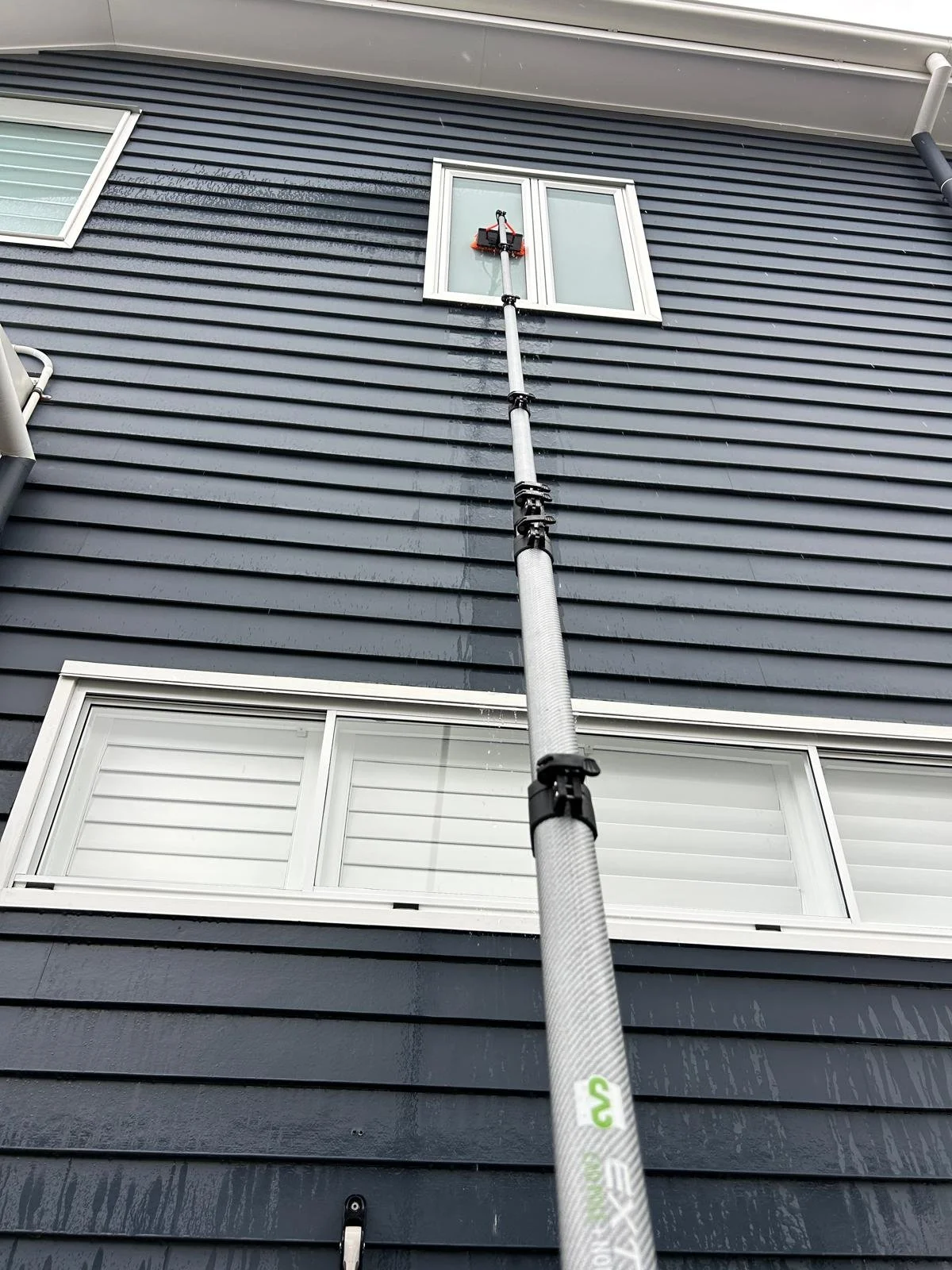 Professional window cleaning and glass cleaning services for homes and shop fronts in Brisbane, qld australia