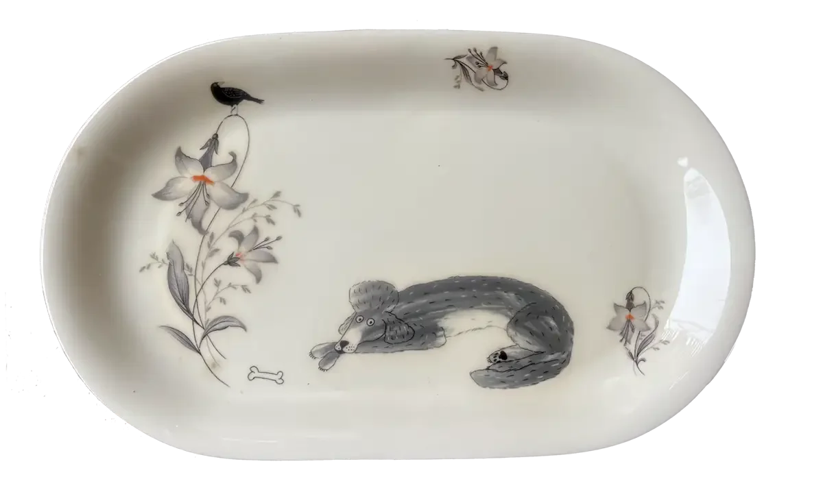 Plate Poodle lying down