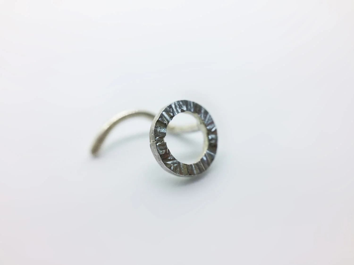 symbolic silver circle nose stud