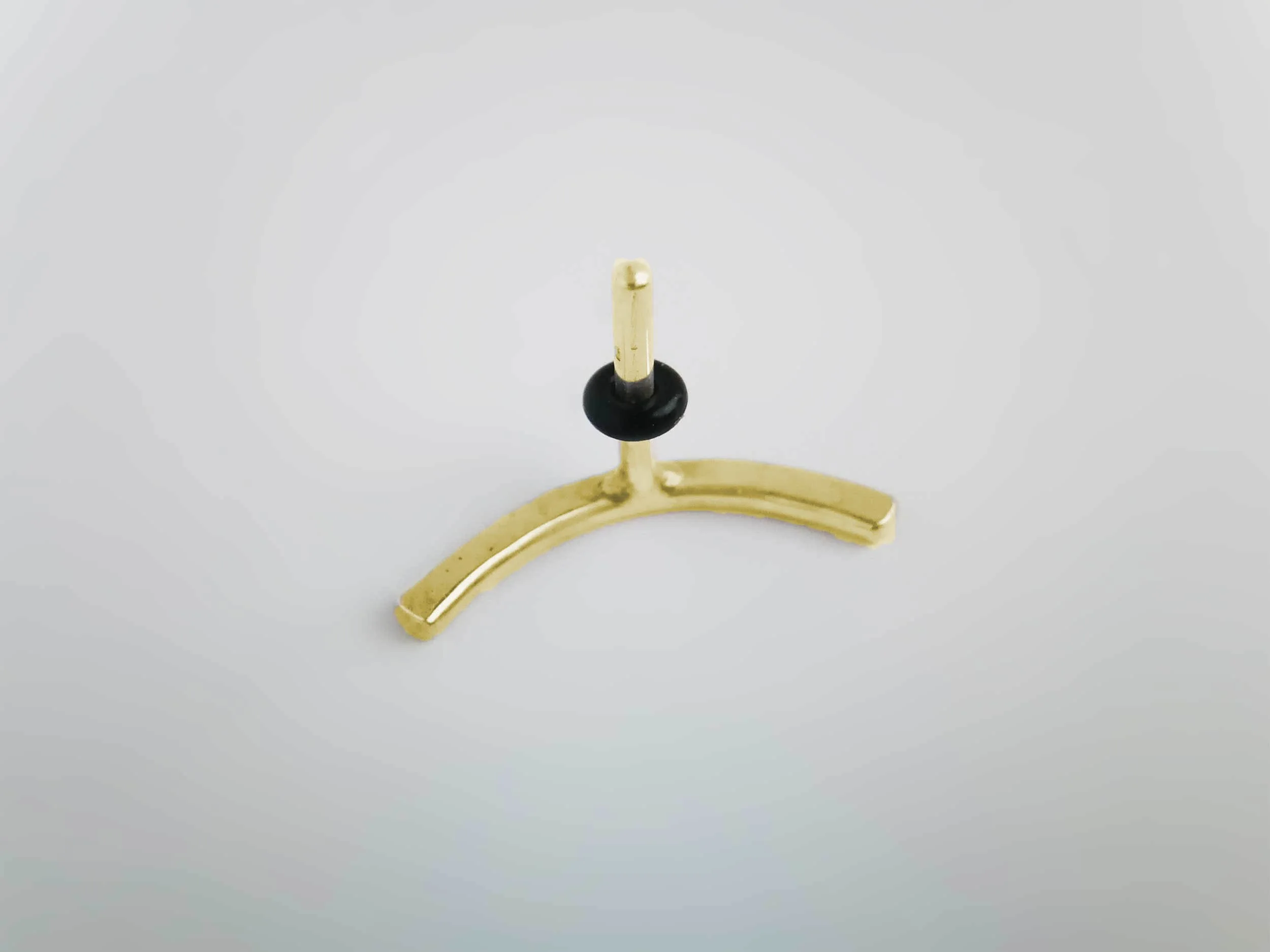 9ct gold conch earring o-ring closure white background