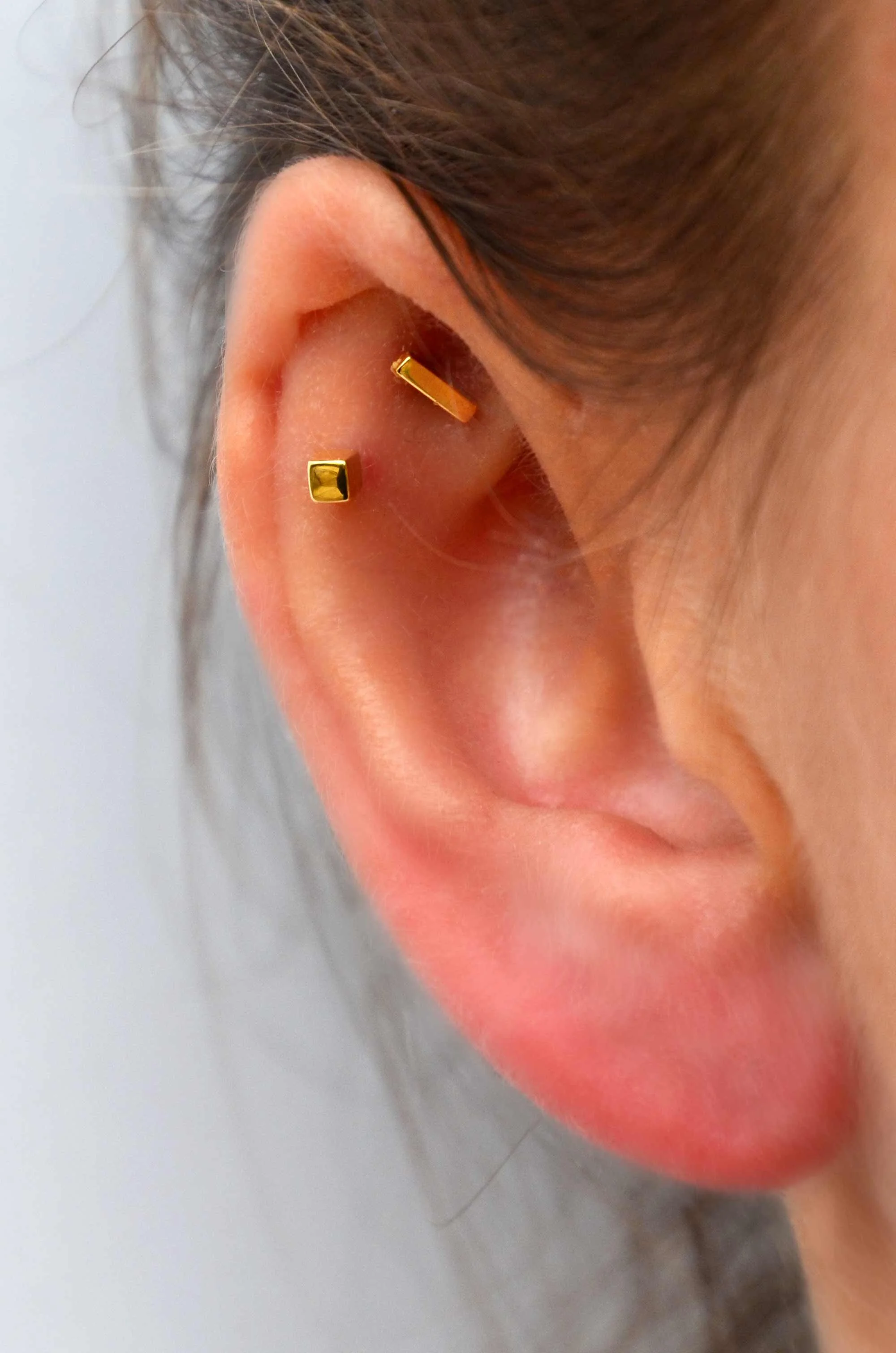 18ct yellow gold bar and cube helix earrings