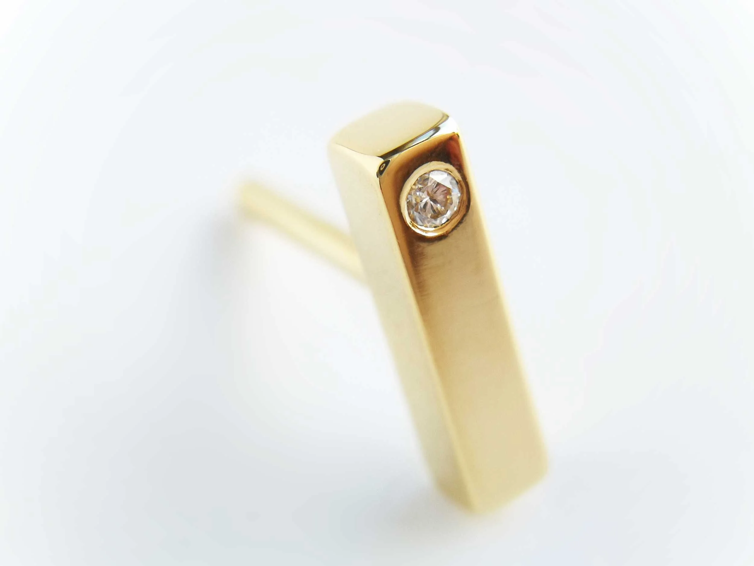 18k yellow gold and diamond cartilage earring the aurum collection handcrafted