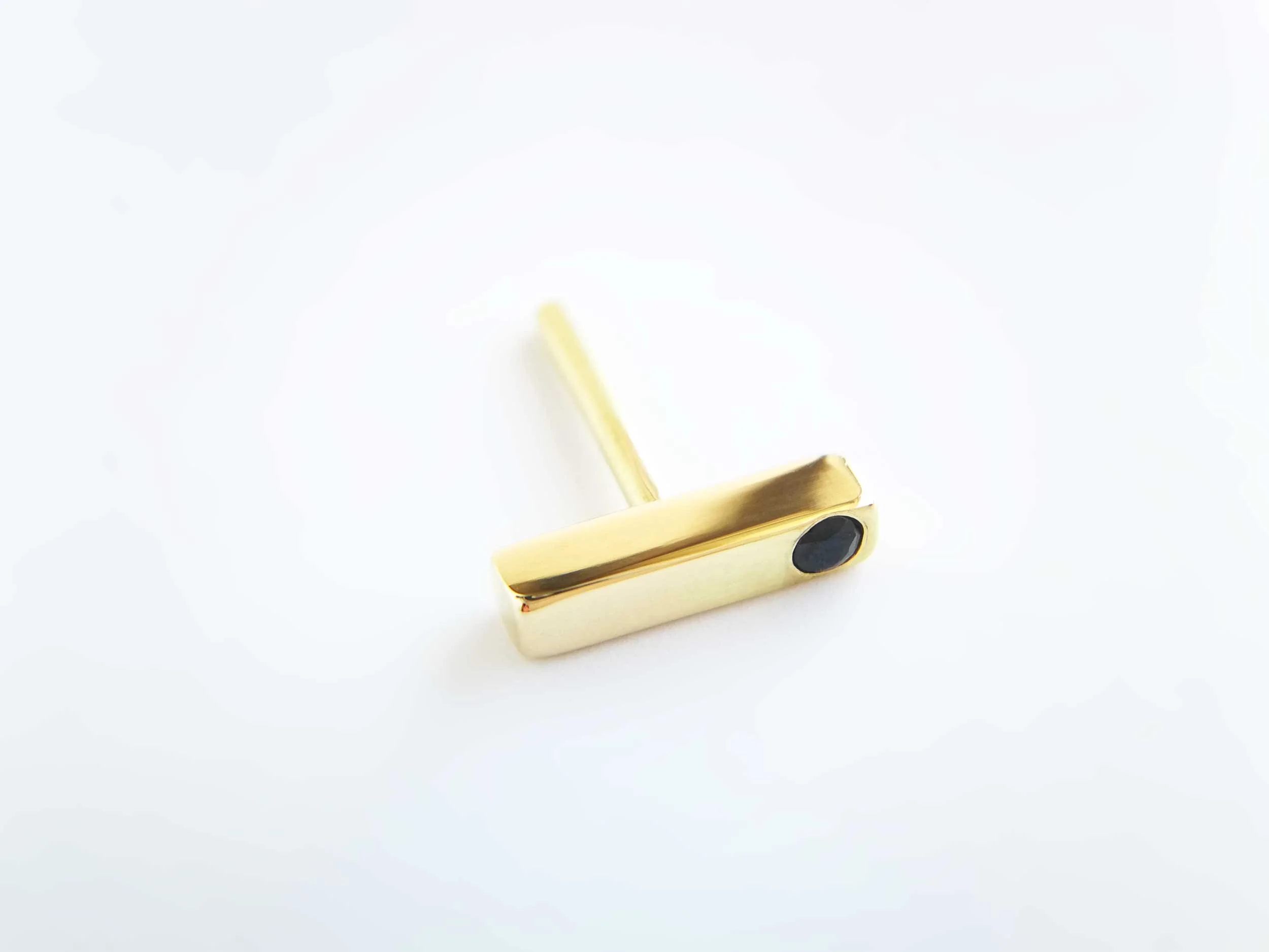 18ct yellow gold and sapphire handmade earring