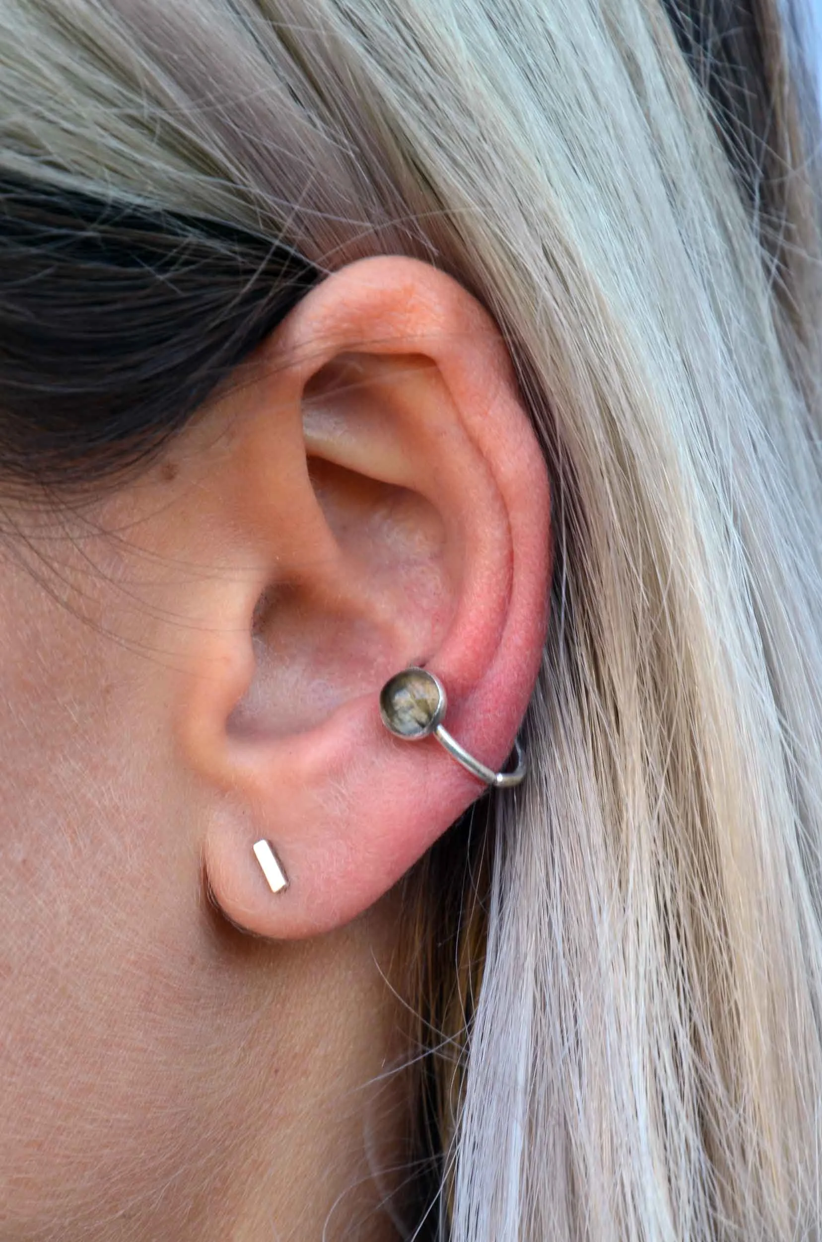 labradorite conch ring on model