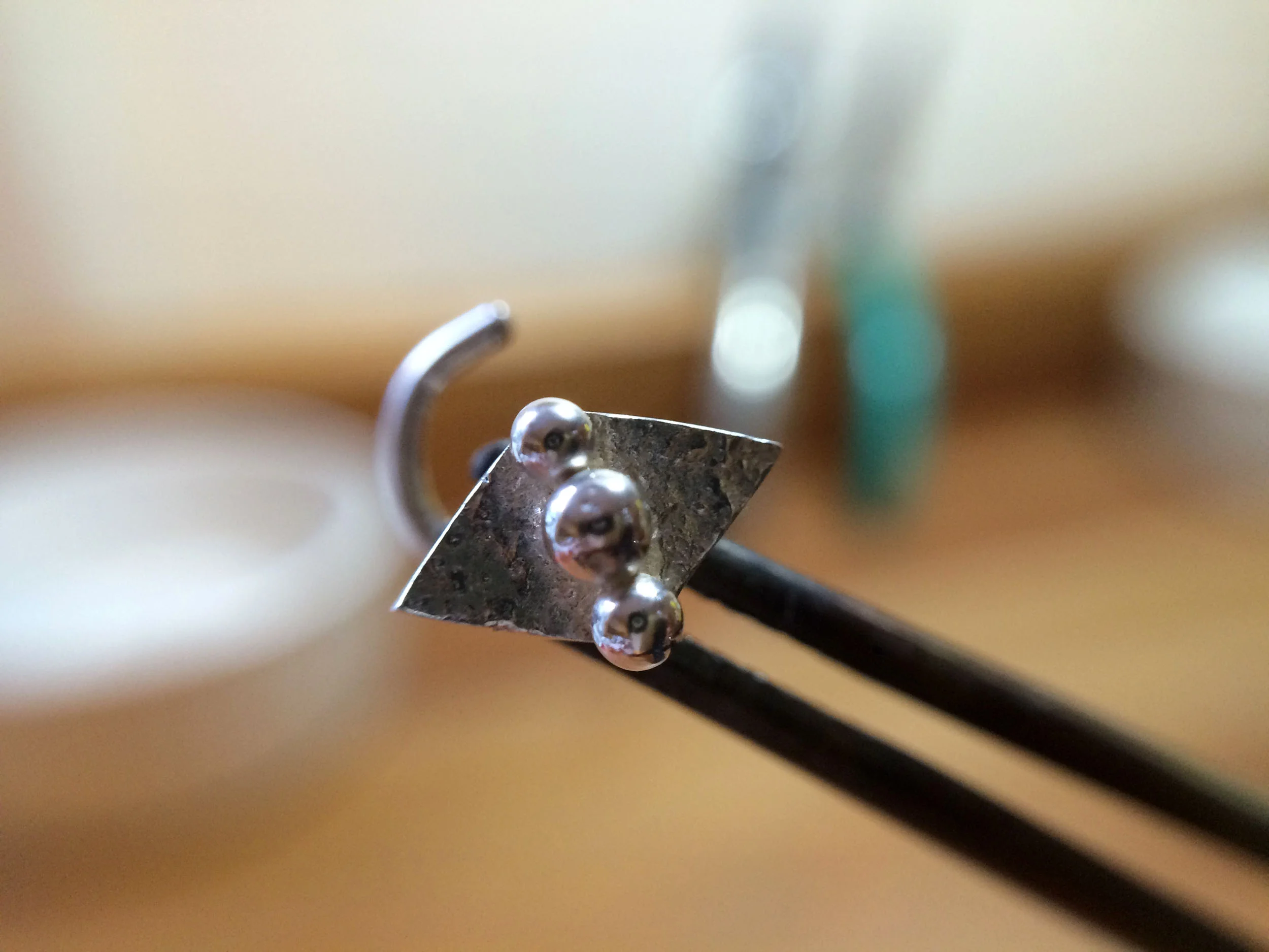 Diamond shape nose stud