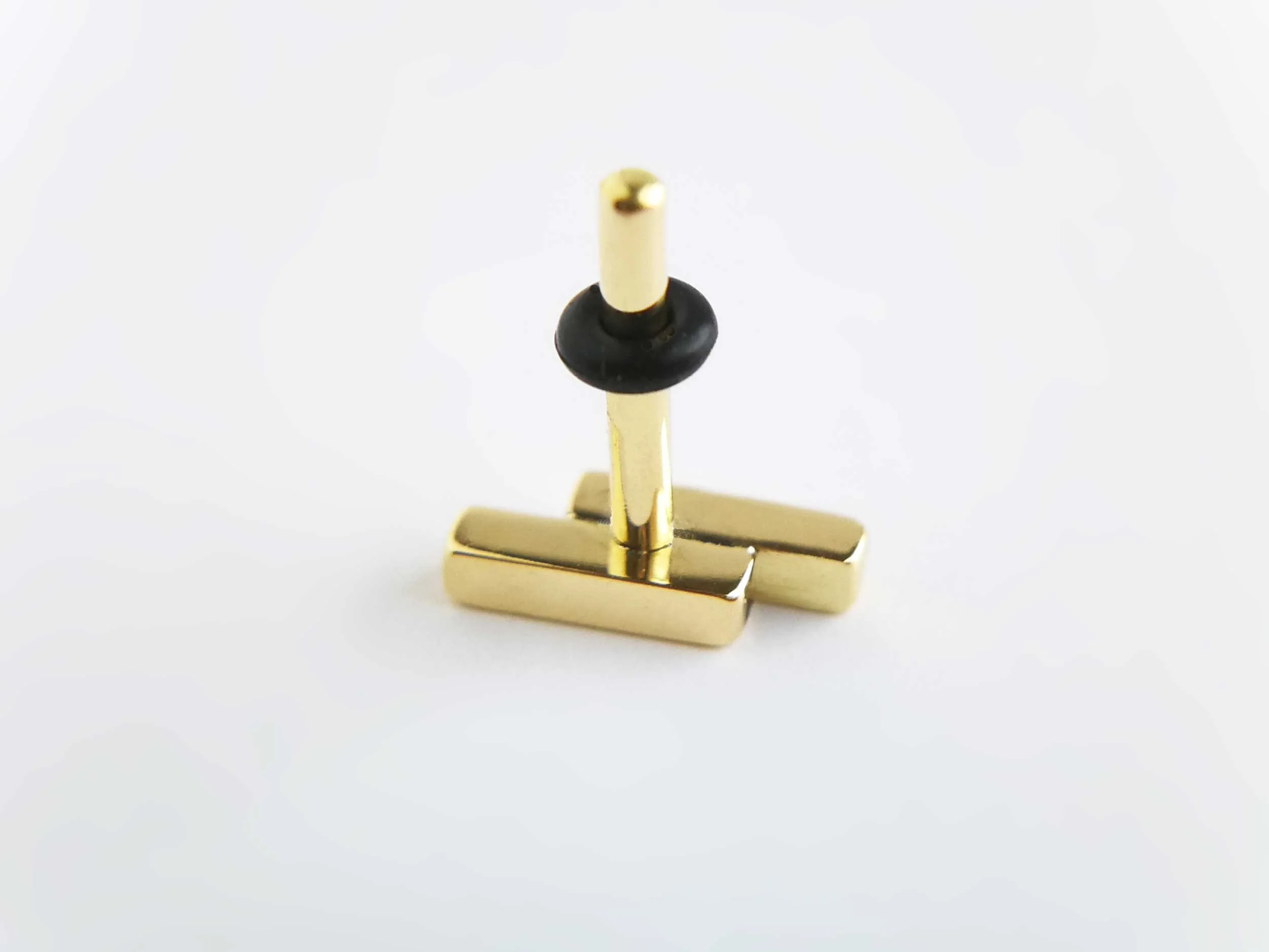 18ct gold helix earring o-ring fine body jewellery victoria grace