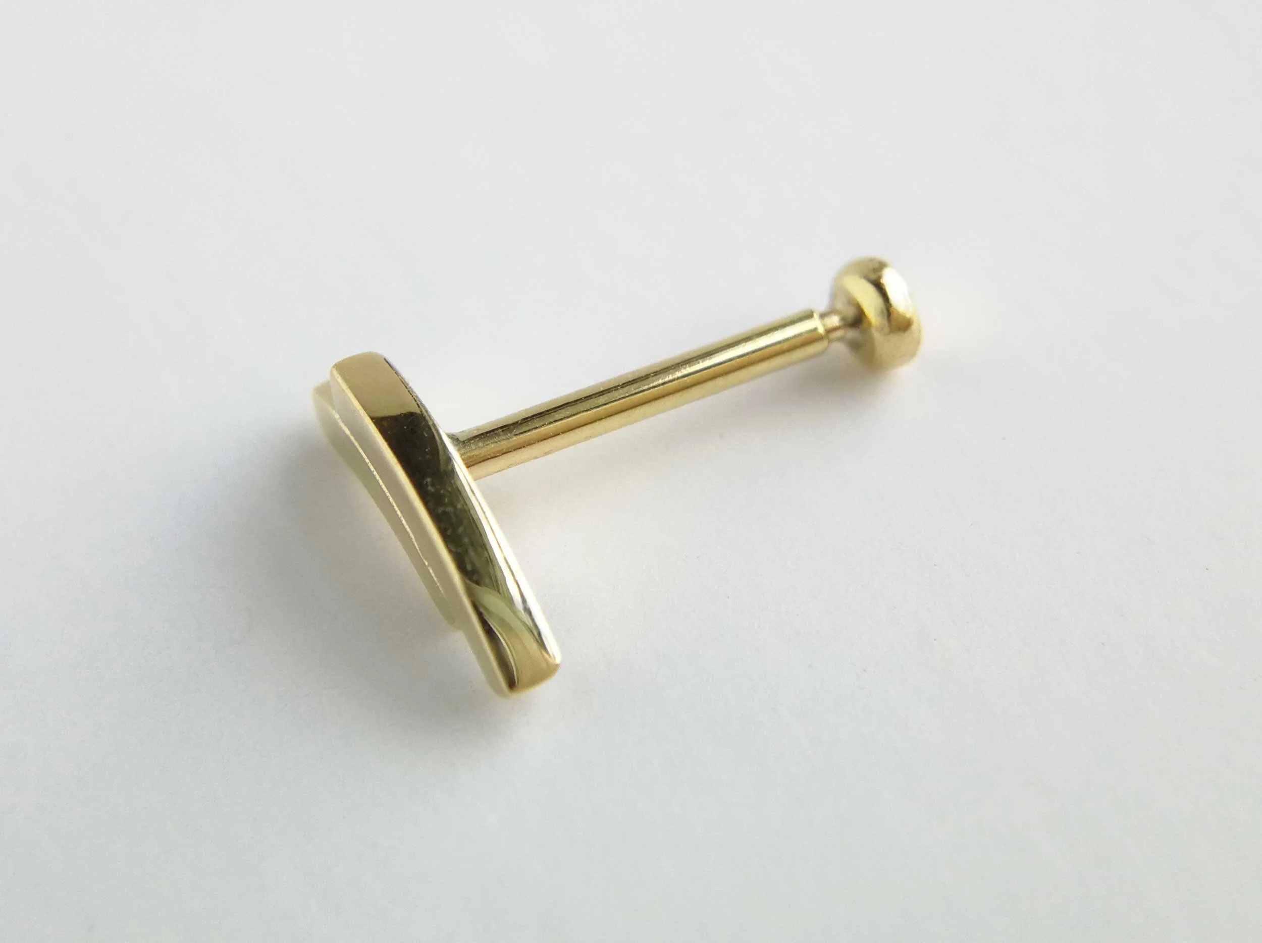 18ct handmade conch earring push fit back.jpg