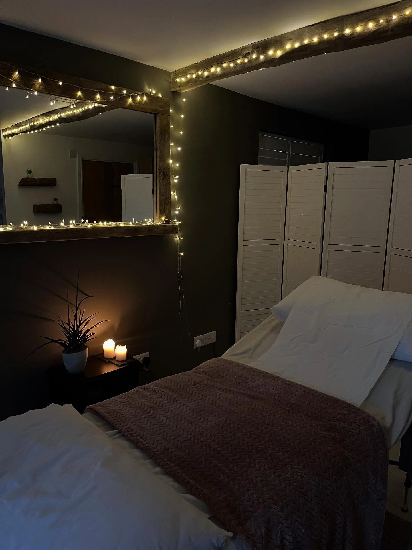 Cosy vibes in the reflexology room πππ¦ΆπΌ Thinking of booking an appointment? What you can expect from a reflexology appointment with me: 
- a safe, comfortable & tranquil treatment space 
- organic products including bamboo towels and reflexo