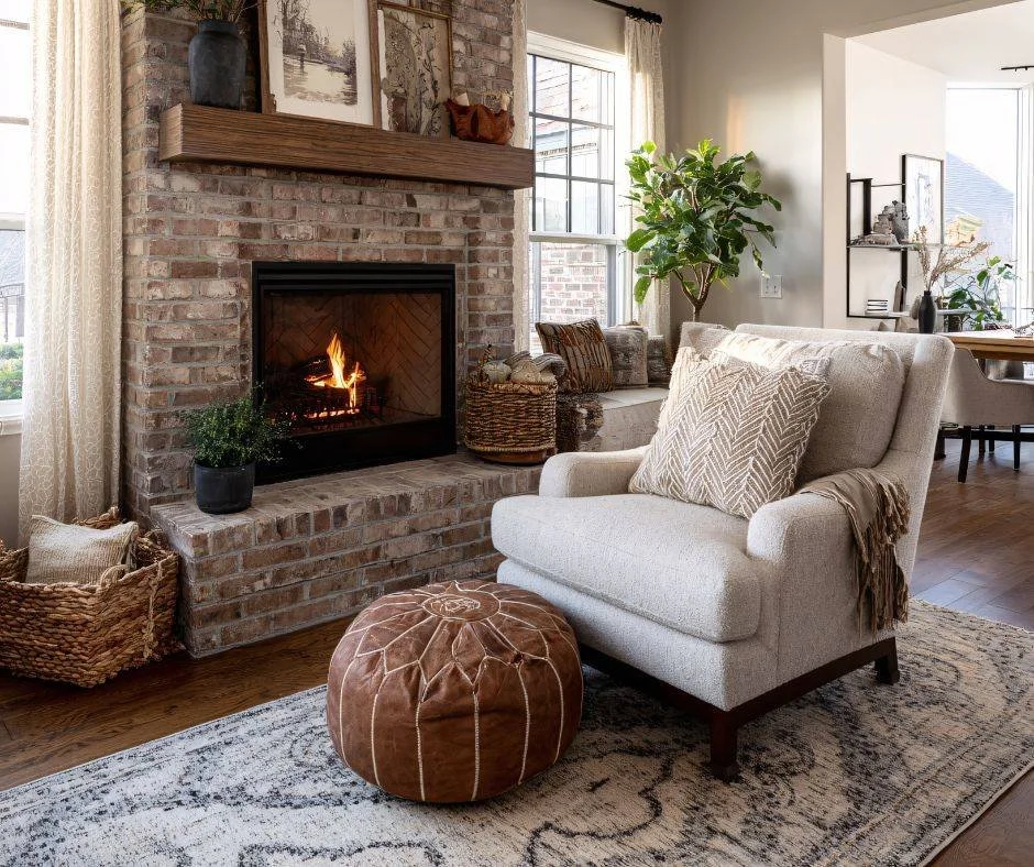 February tip 💡 

This is a great time to check high traffic areas in your home. Winter routines often wear down the same spots over and over. 

Rotating rugs or adjusting furniture placement now helps keep flooring looking even and well cared for. ?