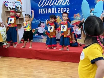 🌟✨ Learning is fun when you feel safe and when you love what you do!
From fruit dragons to bunny ears, lanterns to laughter, every moment is a masterpiece of joy, culture, and connection. 🍉🐰🎨
Here&rsquo;s to classrooms that sparkle with creativit