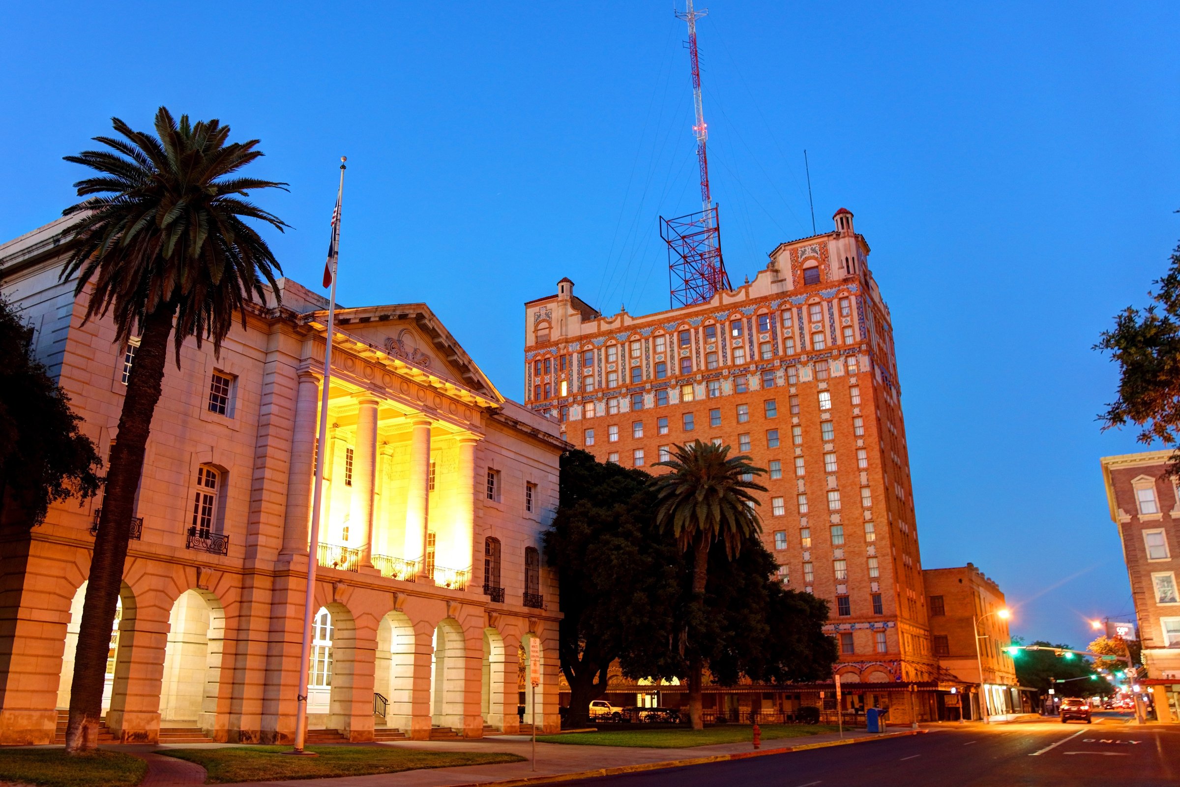 PLACES_SPlains_H_ART_Laredo_MAIN_3e11990a-4a14-4e68-a415-ef709f491fb8.jpg