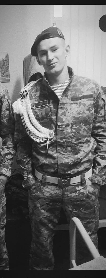 Загинув під час виконання службових обов'язків під час захисту батьківщини