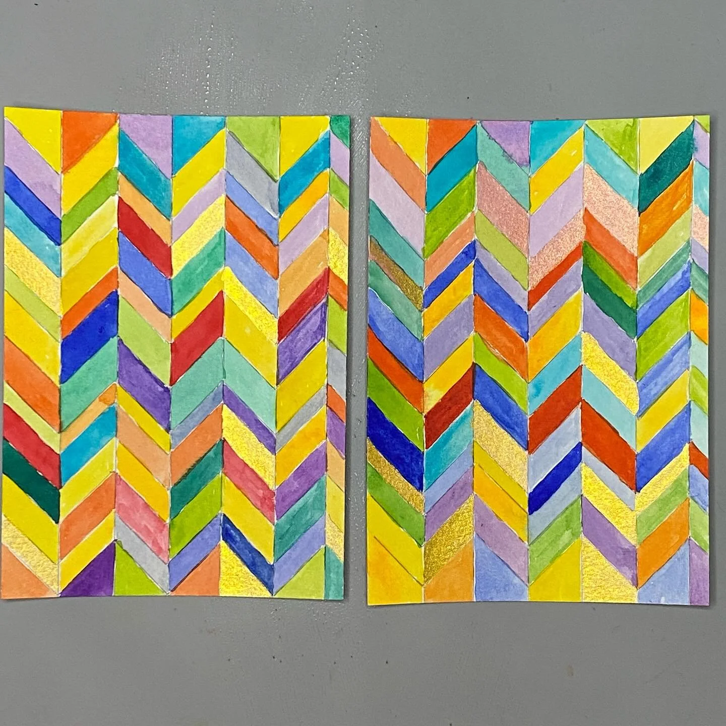 Painted some chevron watercolor pieces today. You can, too, by joining us on Tuesday, August 26 for the Tuesday Art Play Date via OrangeSpiralArts.
I love pattern and color! What&rsquo;s one of your favorite patterns to work with?
#chevron #watercolo