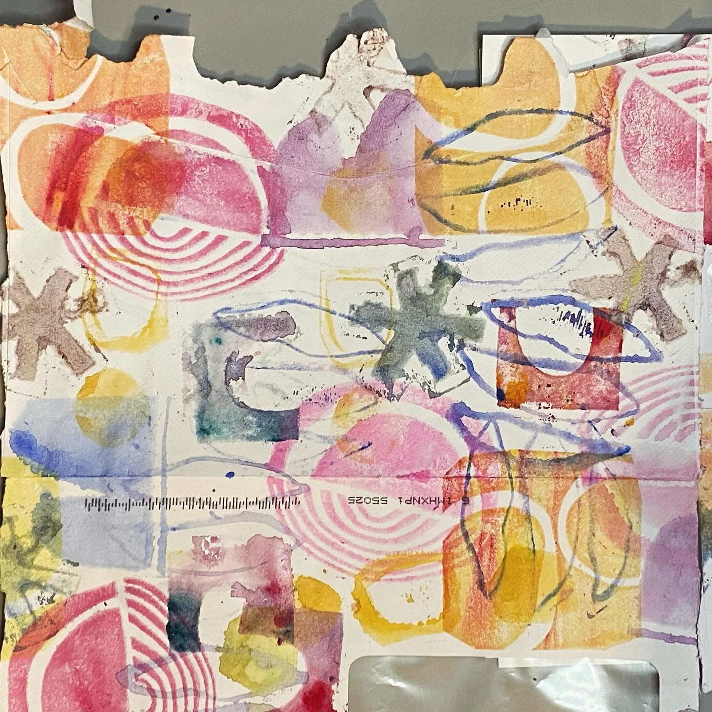 Absolutely in love with these stamps designed by @robenmarie for @artfoamies !! 
Playing is good for the soul, even as, especially as, an adult. #artfoamies #abstractshapes #mixedmediaartist #orangespiralarts