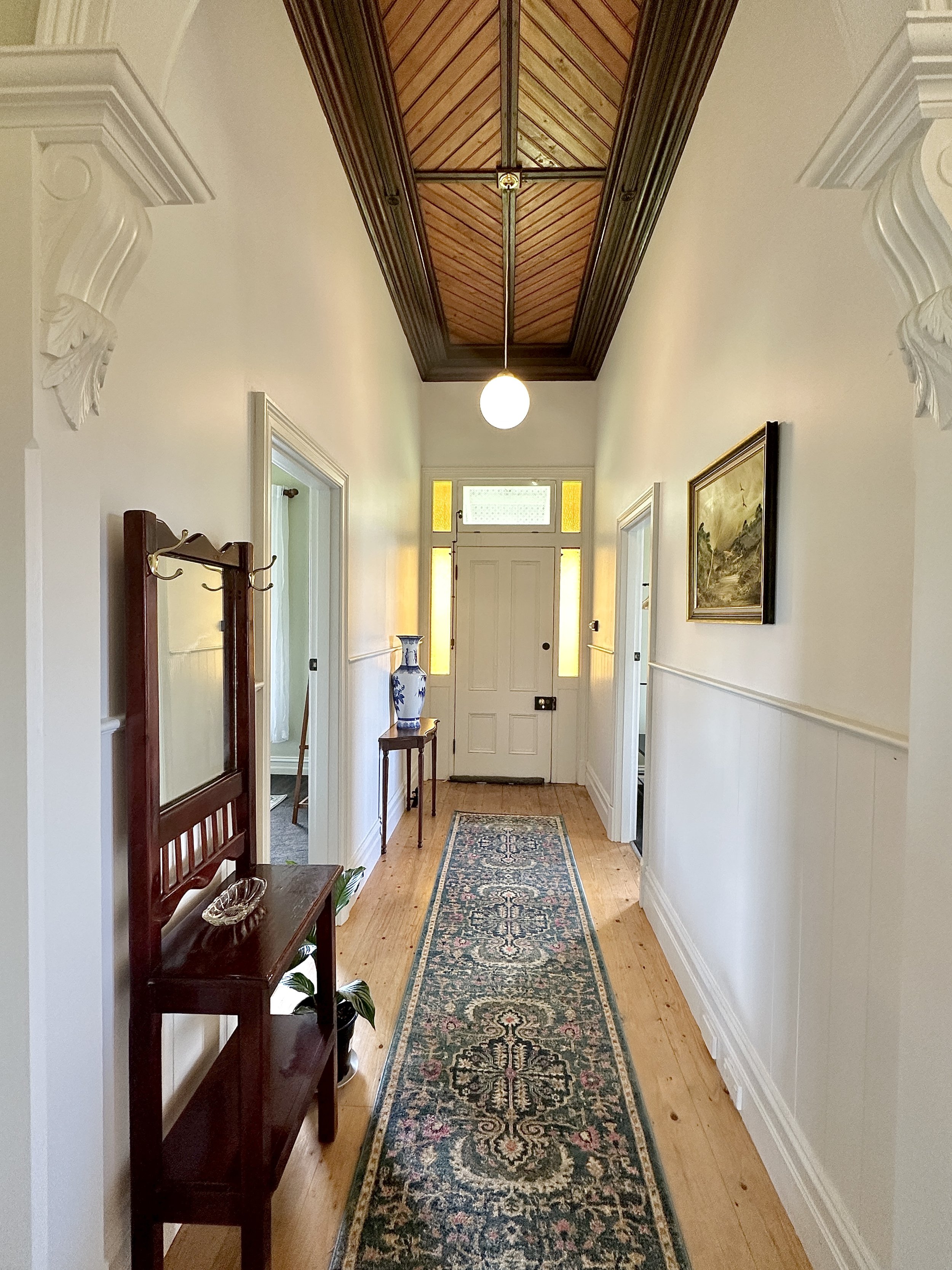 HallWay02.jpg