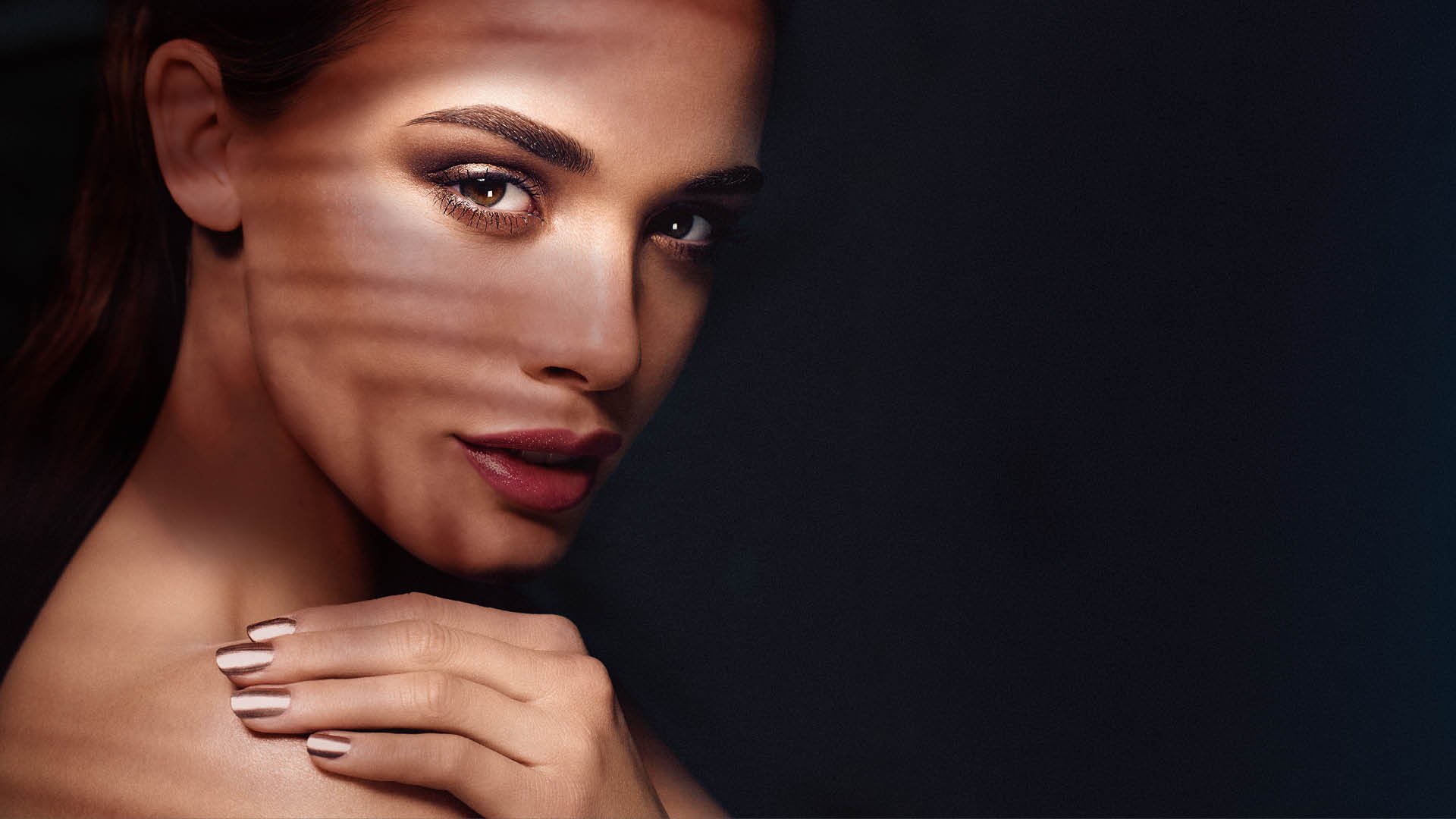 Metallic pigment texture visuals for eye makeup campaign