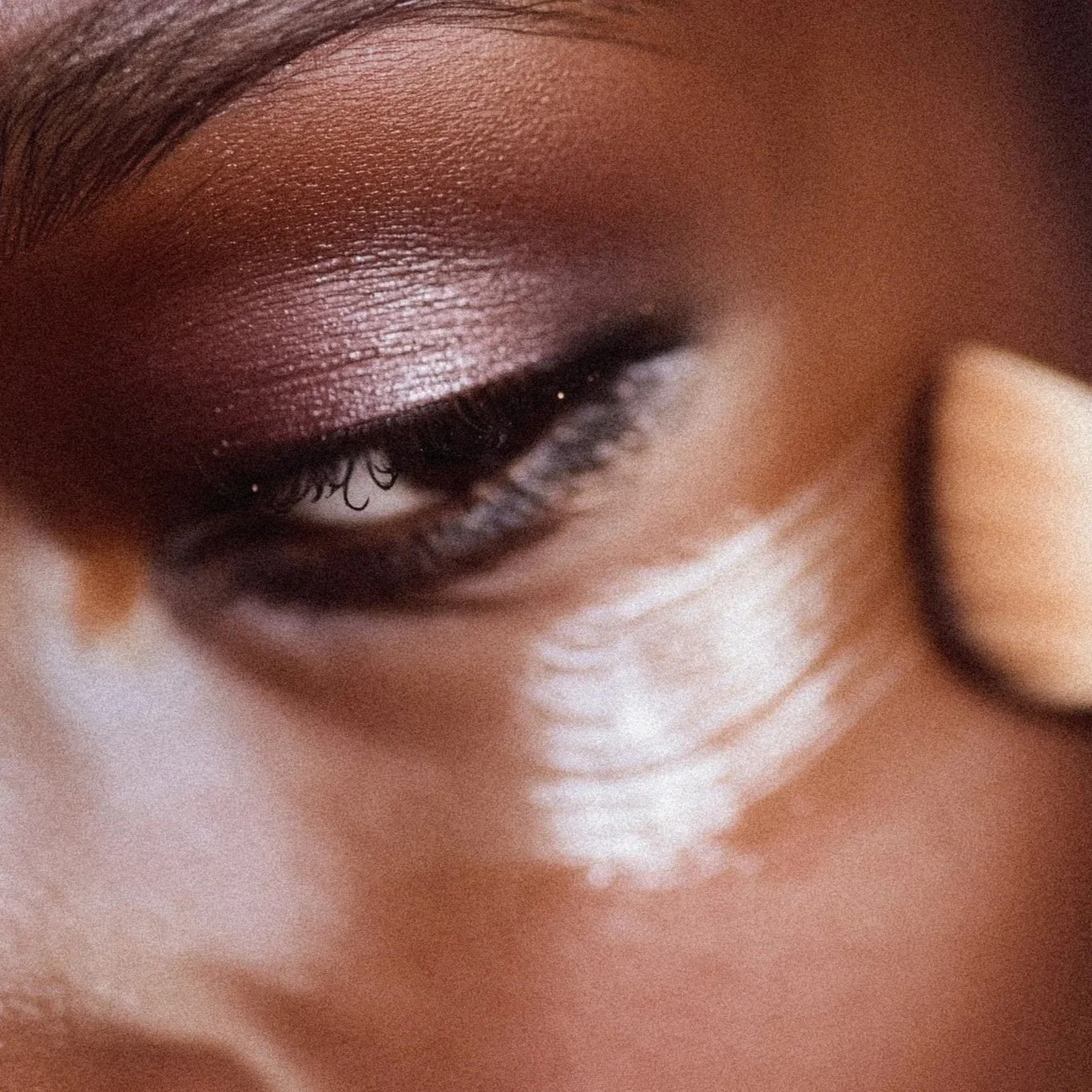 Highlighter product photography for face cosmetics campaign