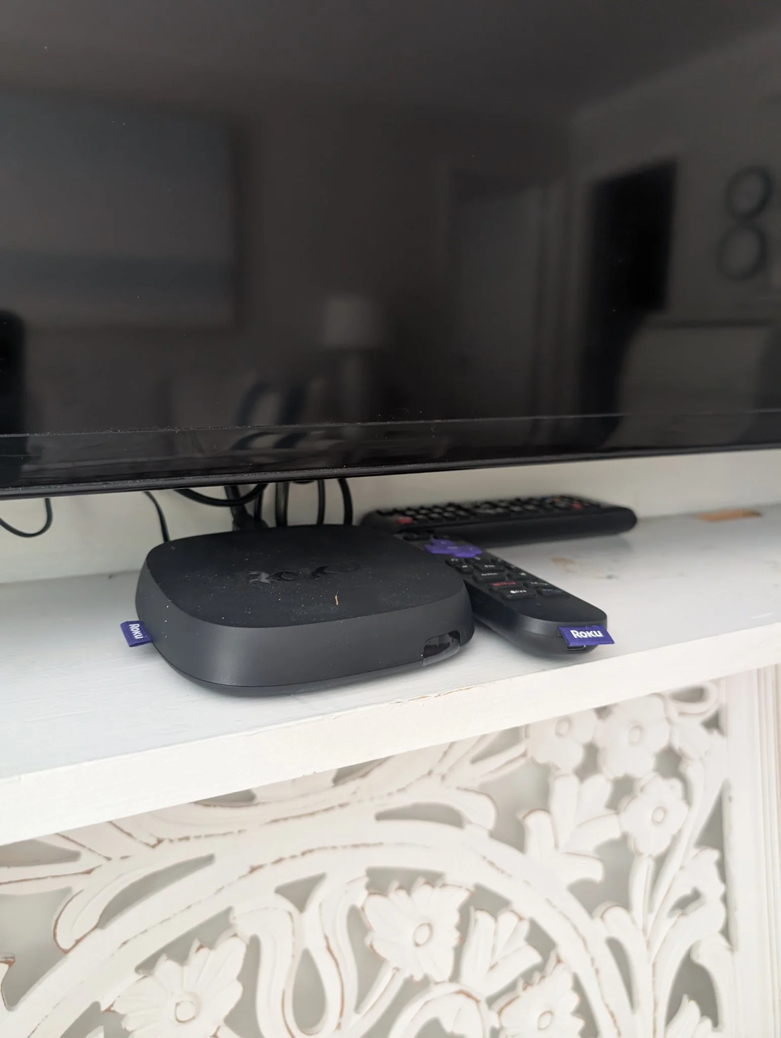 amelia-island-salty-rabbit-livingroom-05-roku.jpg