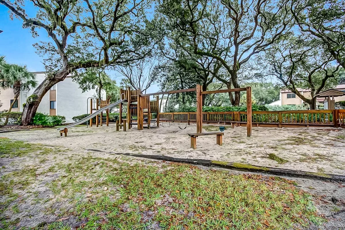 amelia-island-salty-rabbit-exterior-playground-01.jpg