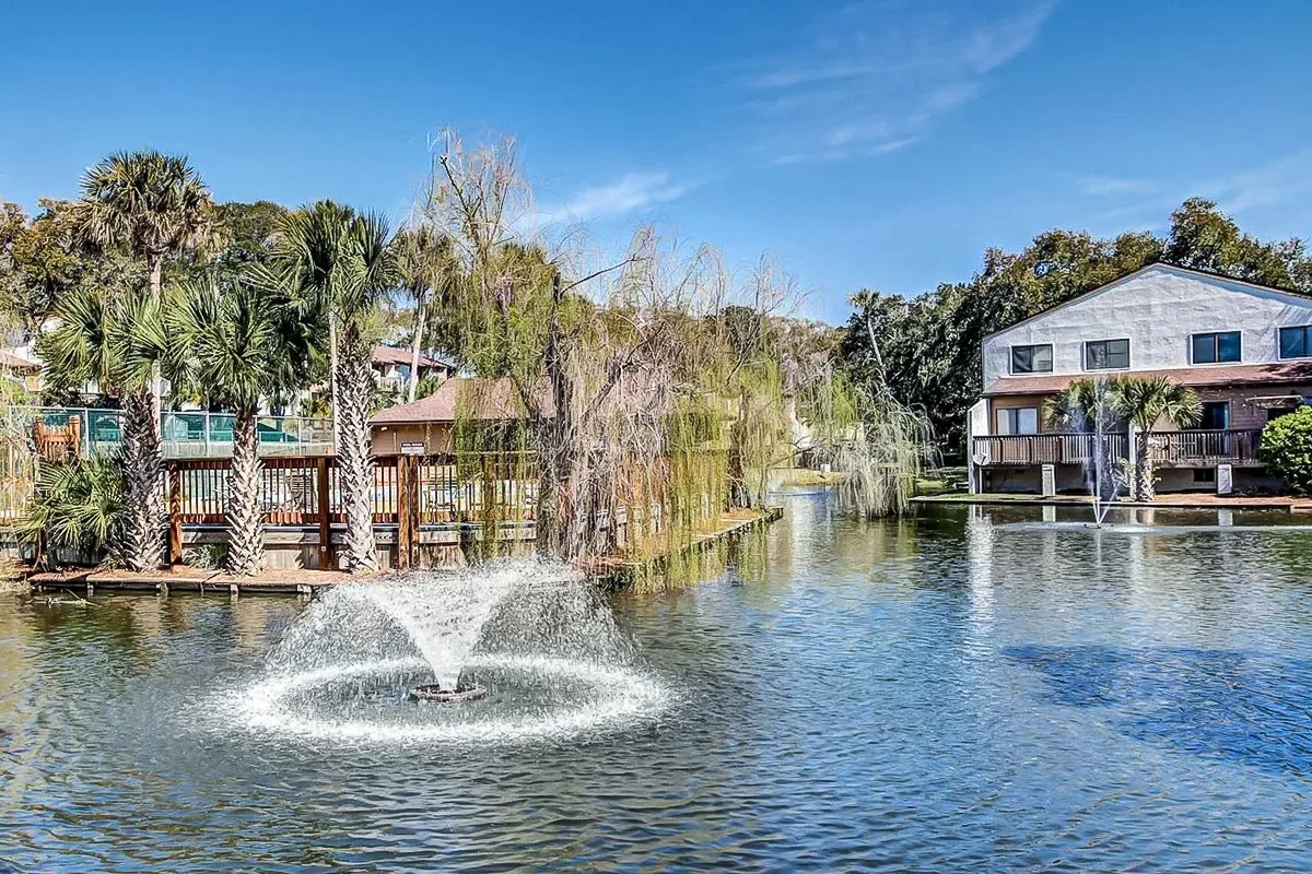 amelia-island-salty-rabbit-exterior-pond-03.jpg