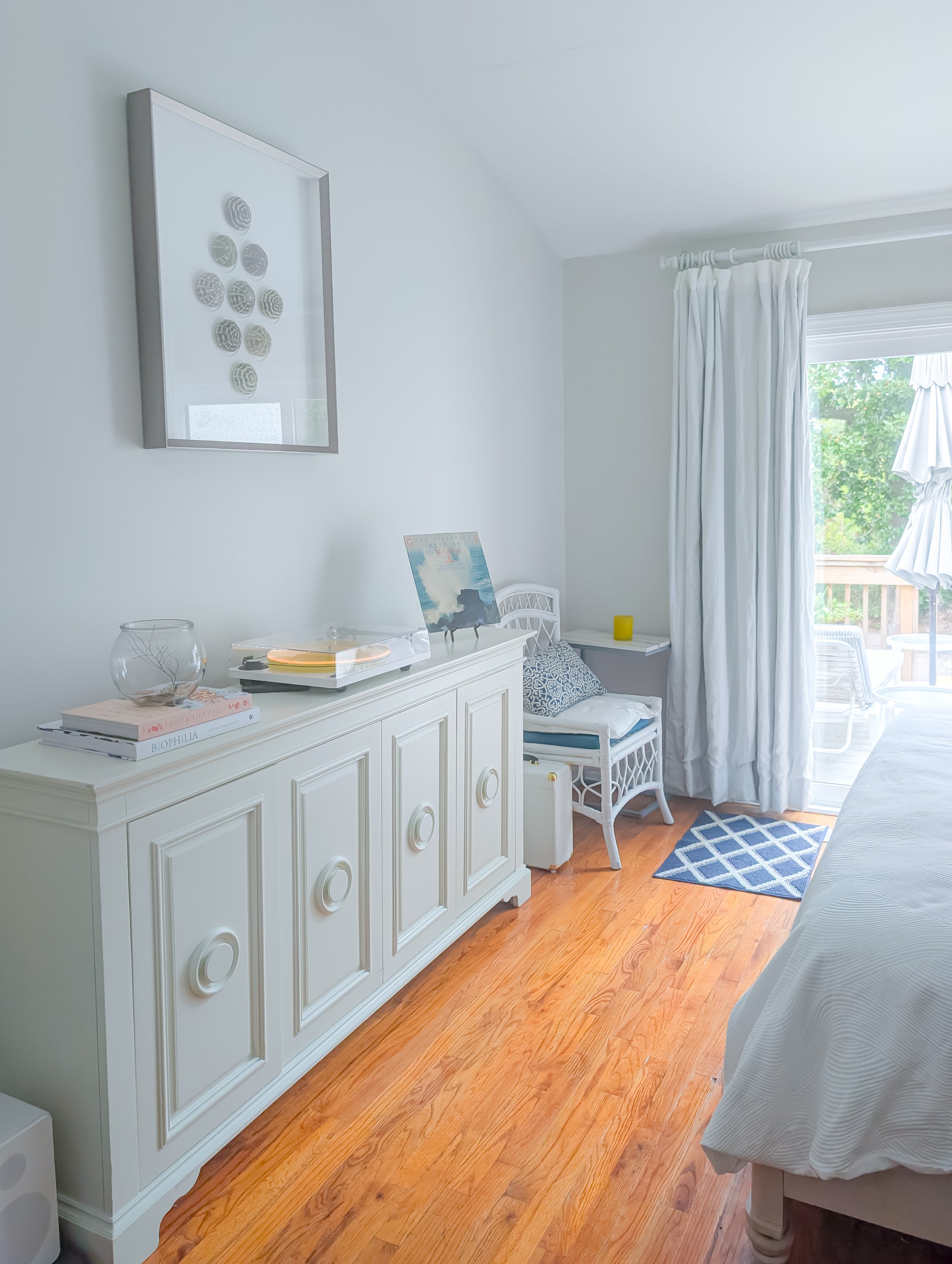 amelia-island-salty-rabbit-bedroom-downstairs-king-15.jpg