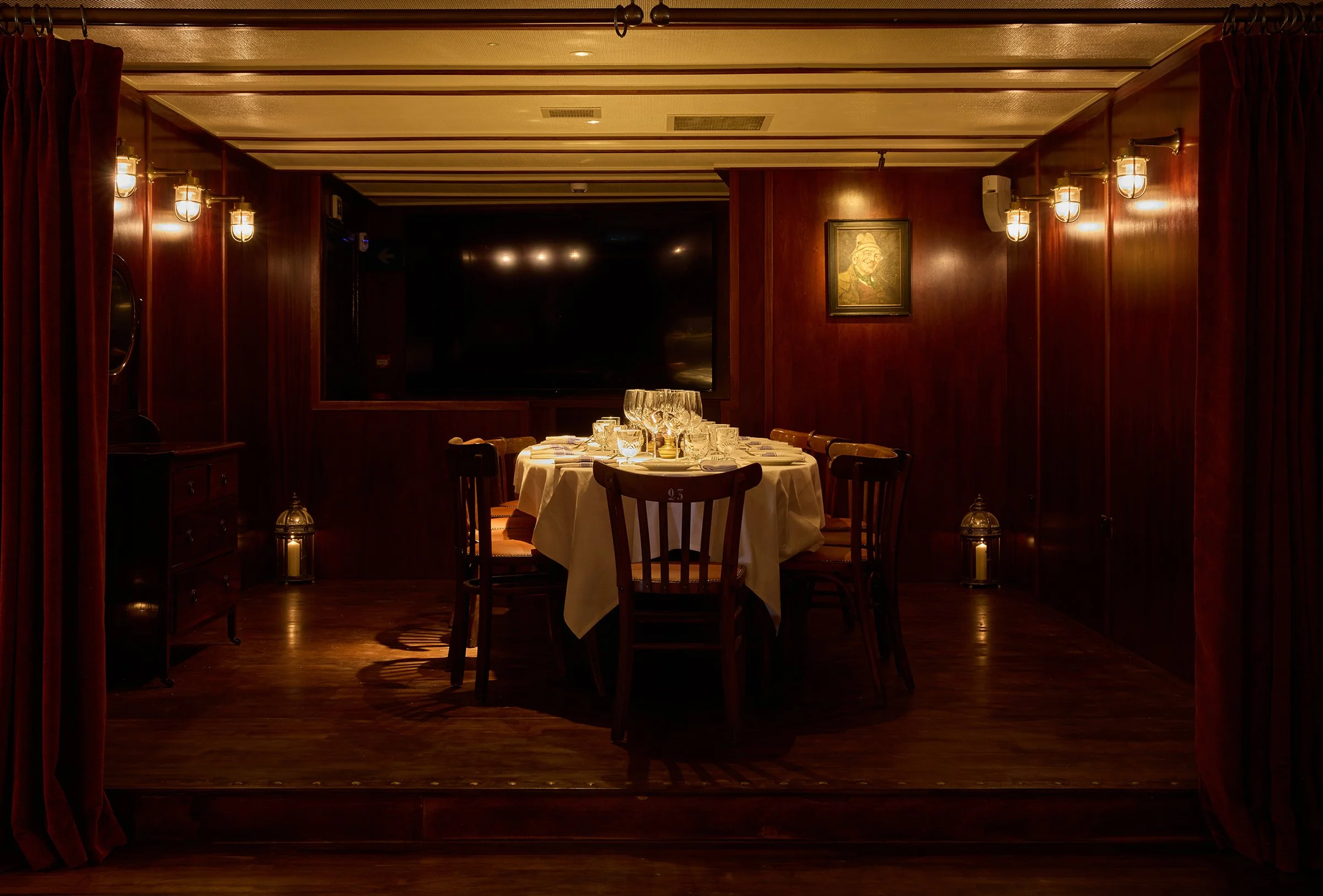 The_Albatross_Pub_Old_Jewry_Wild_Group_London_PDR.jpg
